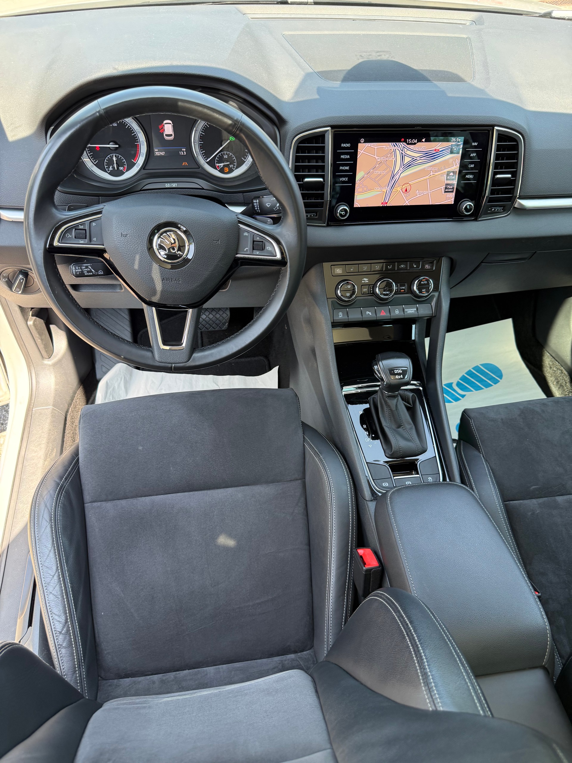 SKODA Karoq 2.0 TDI CR Style 4x4 DSG *ALCANTARA-SITZE - PANORAMA-DACH - ANHÄGERKUPPLUNG*-image-11