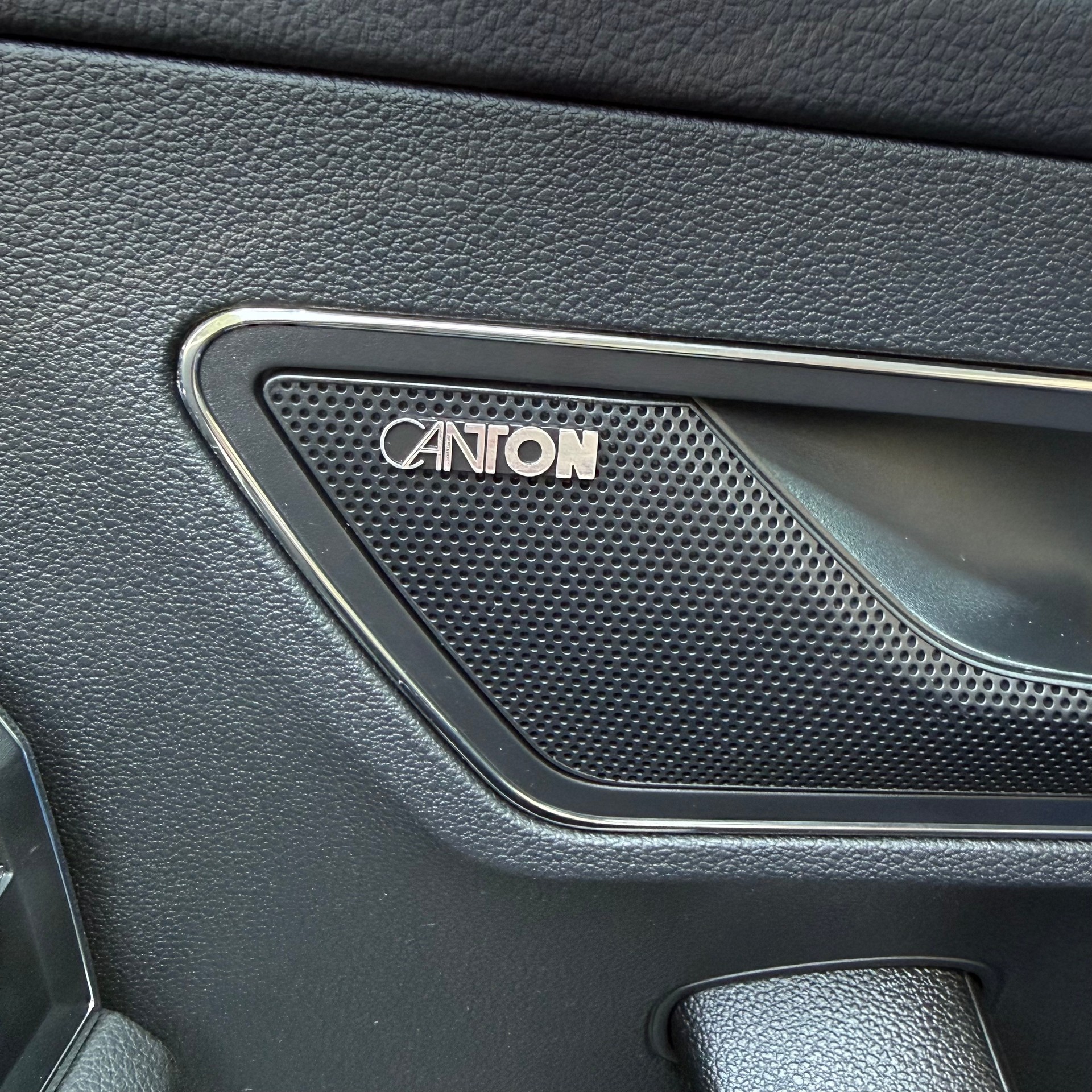 SKODA Karoq 2.0 TDI CR Style 4x4 DSG *ALCANTARA-SITZE - PANORAMA-DACH - ANHÄGERKUPPLUNG*-image-17