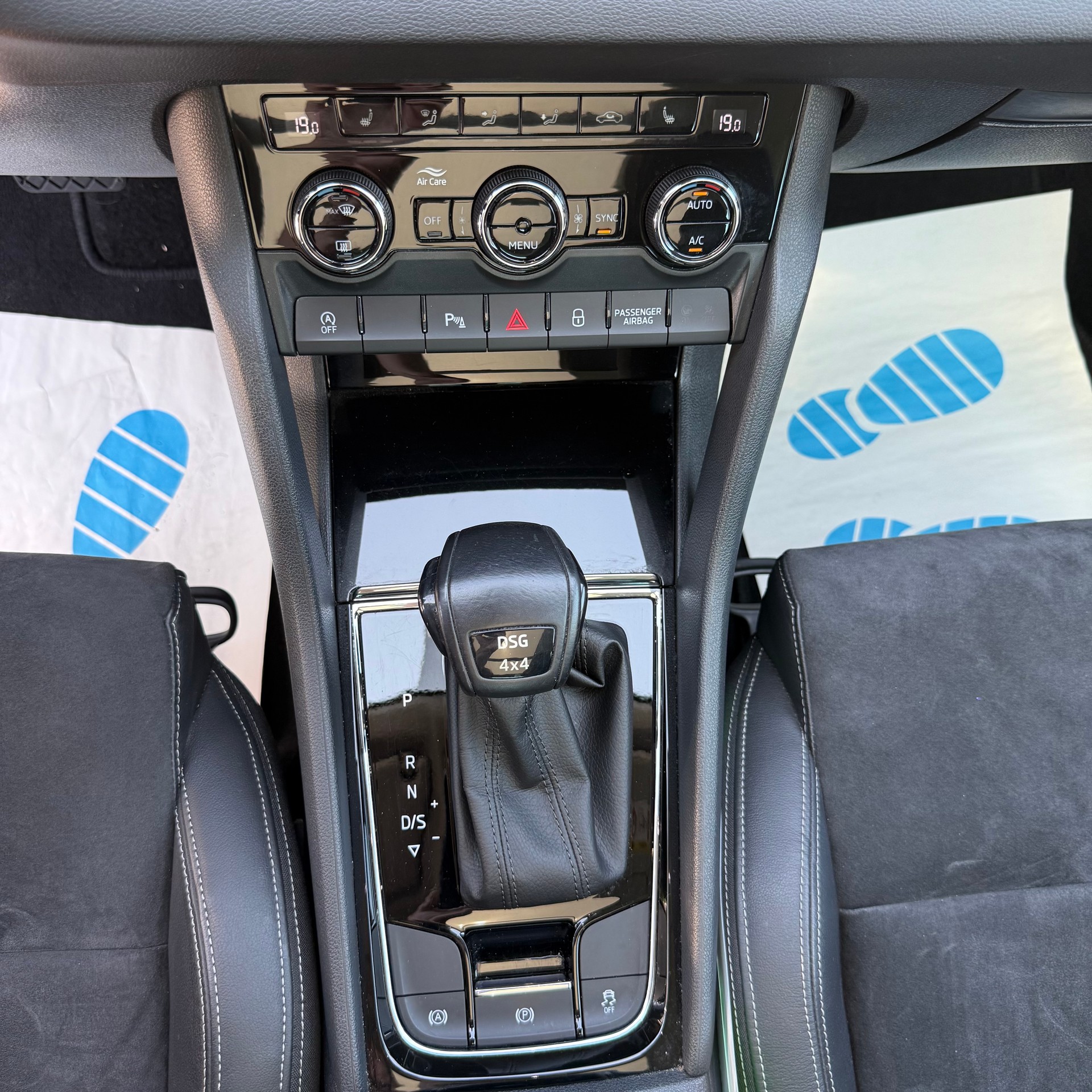 SKODA Karoq 2.0 TDI CR Style 4x4 DSG *ALCANTARA-SITZE - PANORAMA-DACH - ANHÄGERKUPPLUNG*-image-14