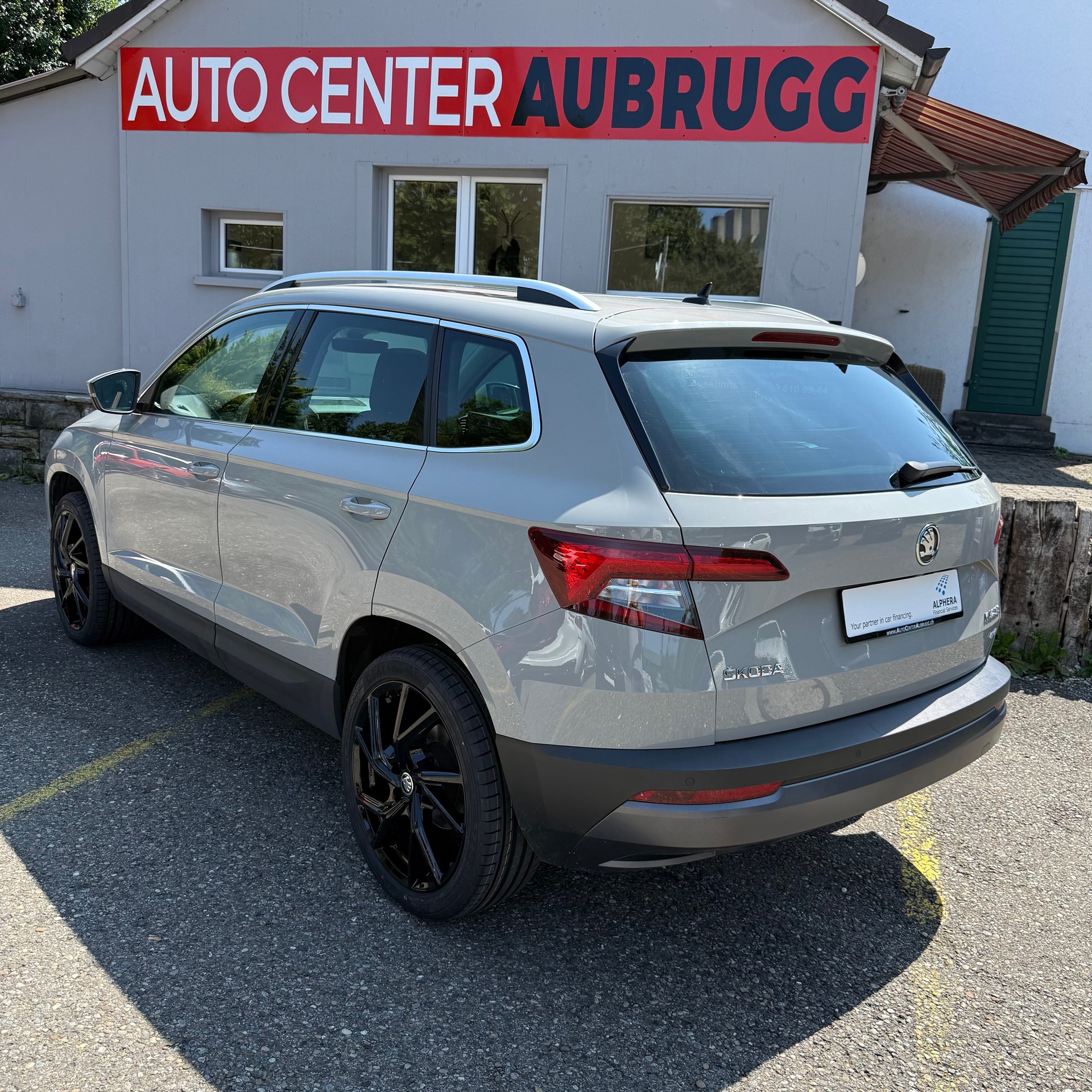 SKODA Karoq 2.0 TDI CR Style 4x4 DSG *ALCANTARA-SITZE - PANORAMA-DACH - ANHÄGERKUPPLUNG*-showroom-element-1