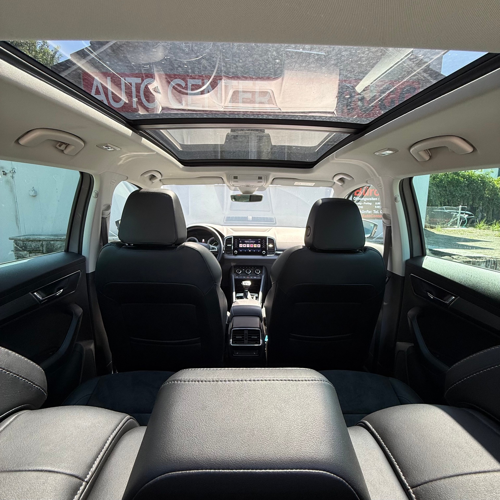 SKODA Karoq 2.0 TDI CR Style 4x4 DSG *ALCANTARA-SITZE - PANORAMA-DACH - ANHÄGERKUPPLUNG*-image-18