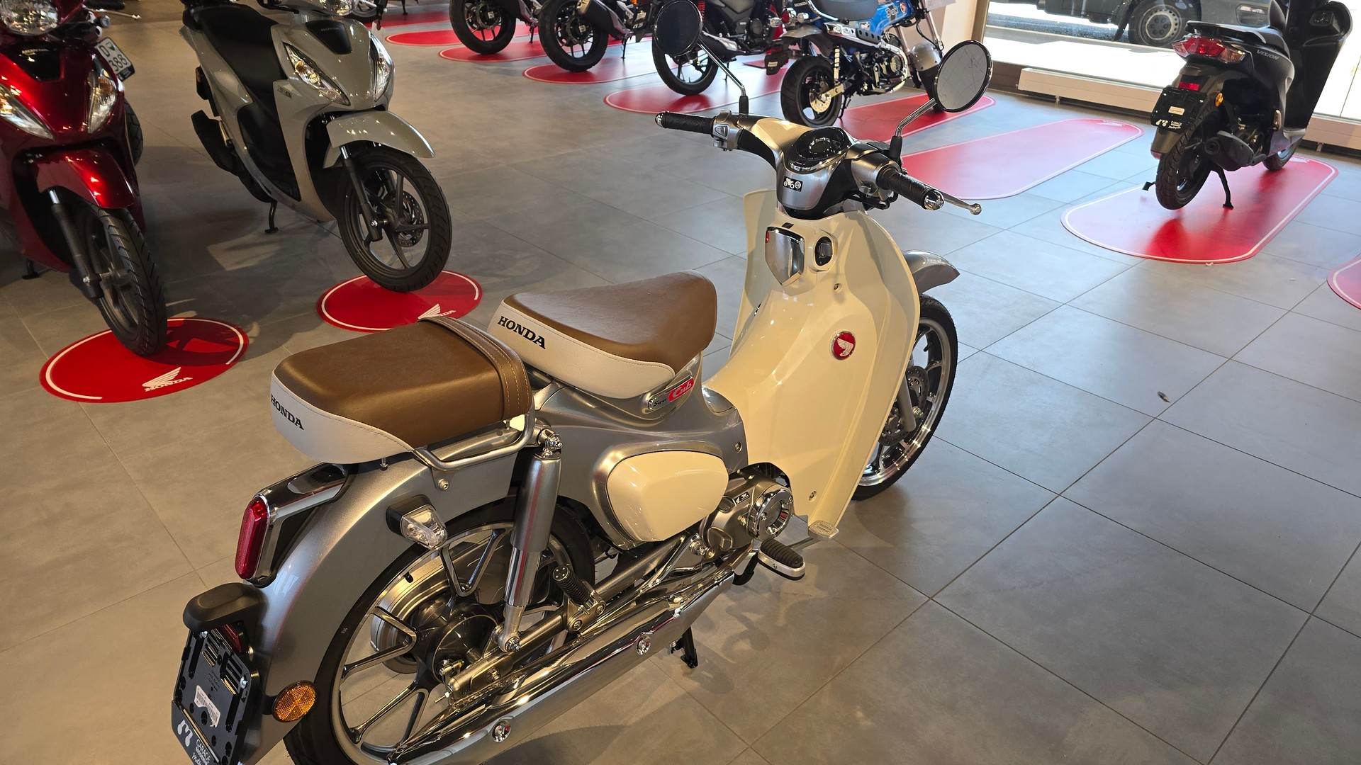 HONDA C 125 Super Cub-image-4
