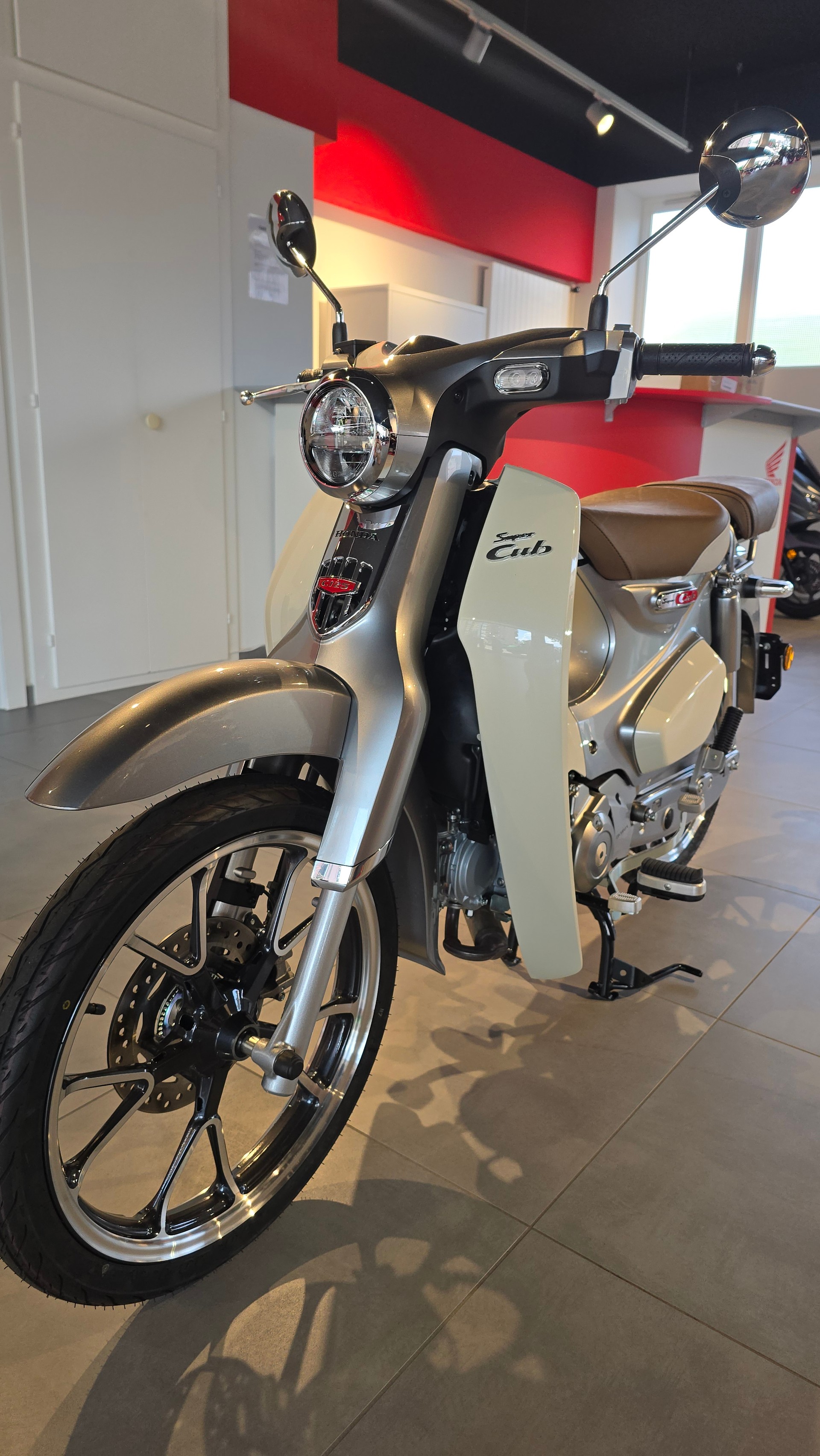 HONDA C 125 Super Cub-image-1