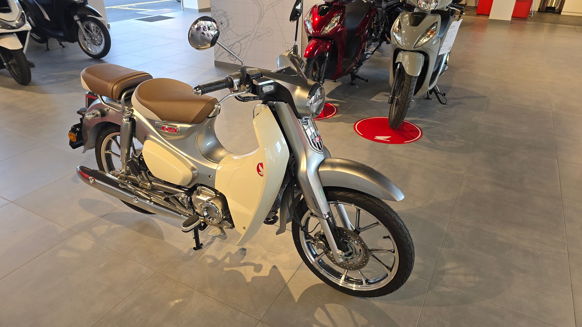 HONDA C 125 Super Cub-image-3