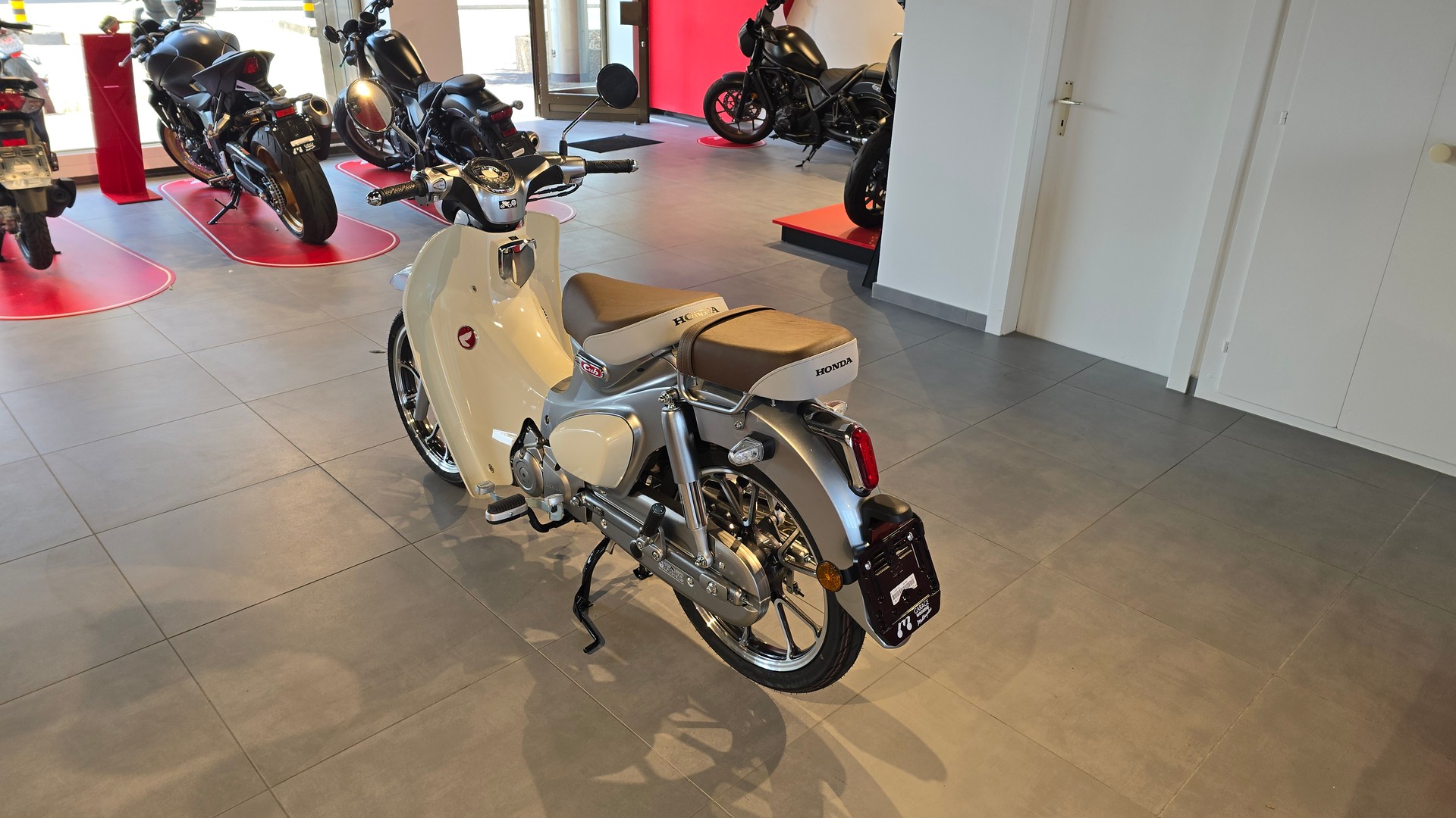 HONDA C 125 Super Cub-image-6