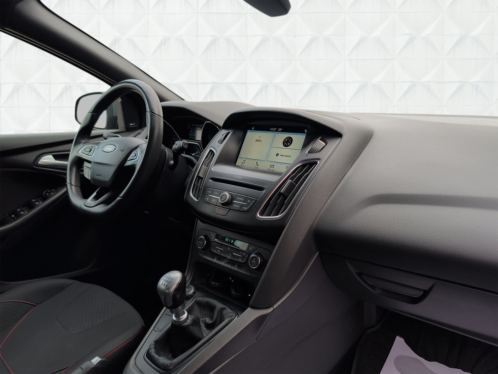 FORD Focus 1.5 SCTi ST Line-image-10
