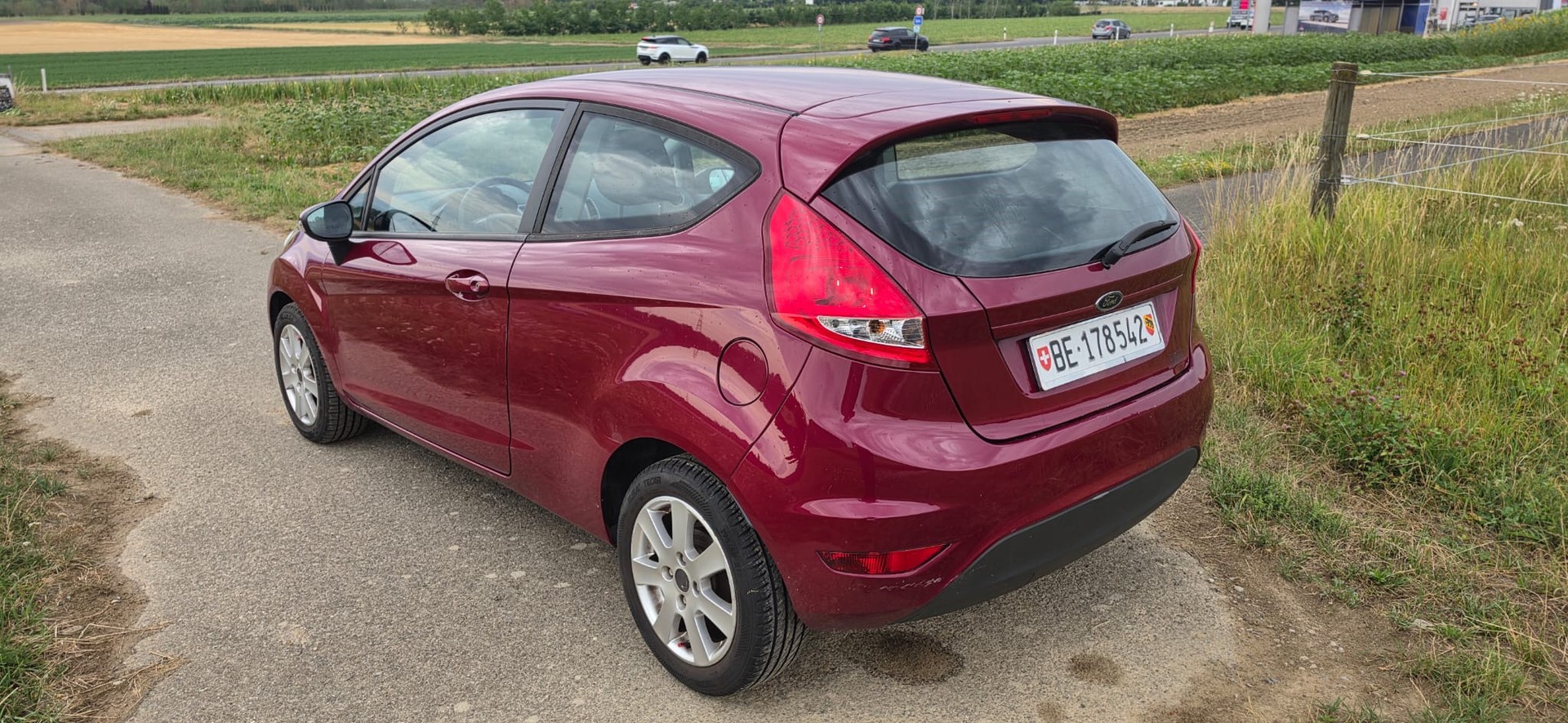 FORD Fiesta 1.4 16V Titanium-image-2