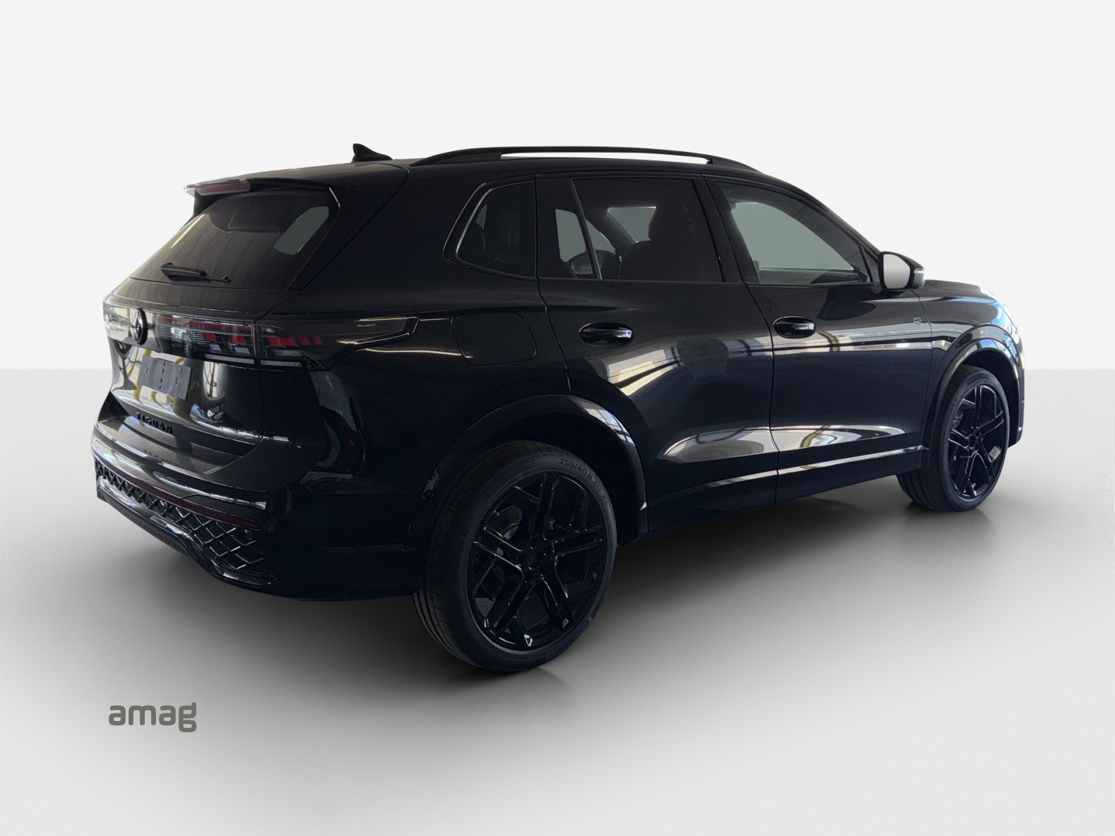 VW Tiguan 2.0 TSI DSG R-Line Plus 4Motion-image-4
