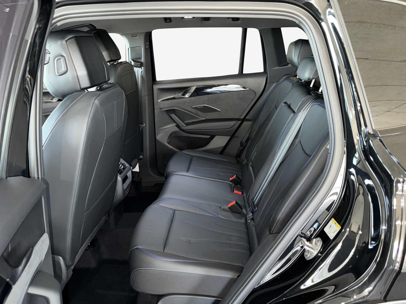 VW Tiguan 2.0 TSI DSG R-Line Plus 4Motion-image-11