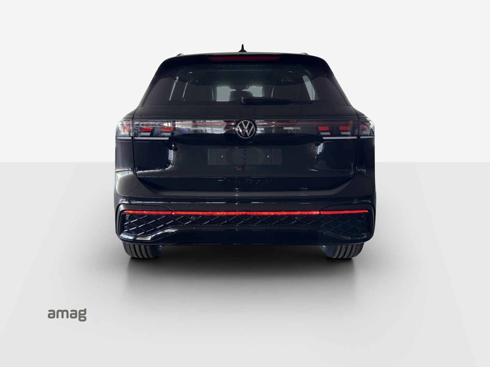 VW Tiguan 2.0 TSI DSG R-Line Plus 4Motion-image-3