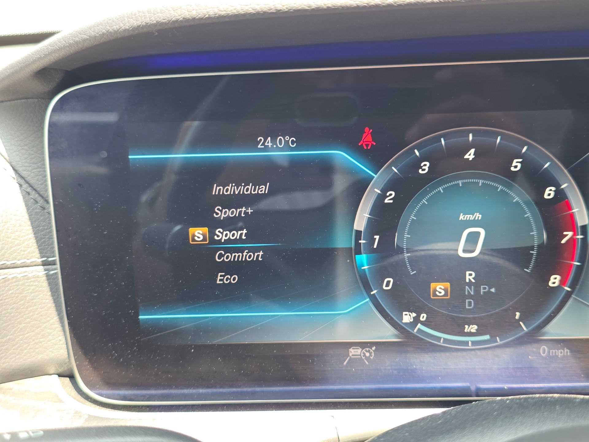 MERCEDES-BENZ E 200 AMG Line 4Matic 9G-Tronic ** E53 AMG UMBAU -TIEFER LEG. -20 ZOLL -BURMASTER -360° KAMERA -SAFETY + KOMFORT PAKET **-image-26