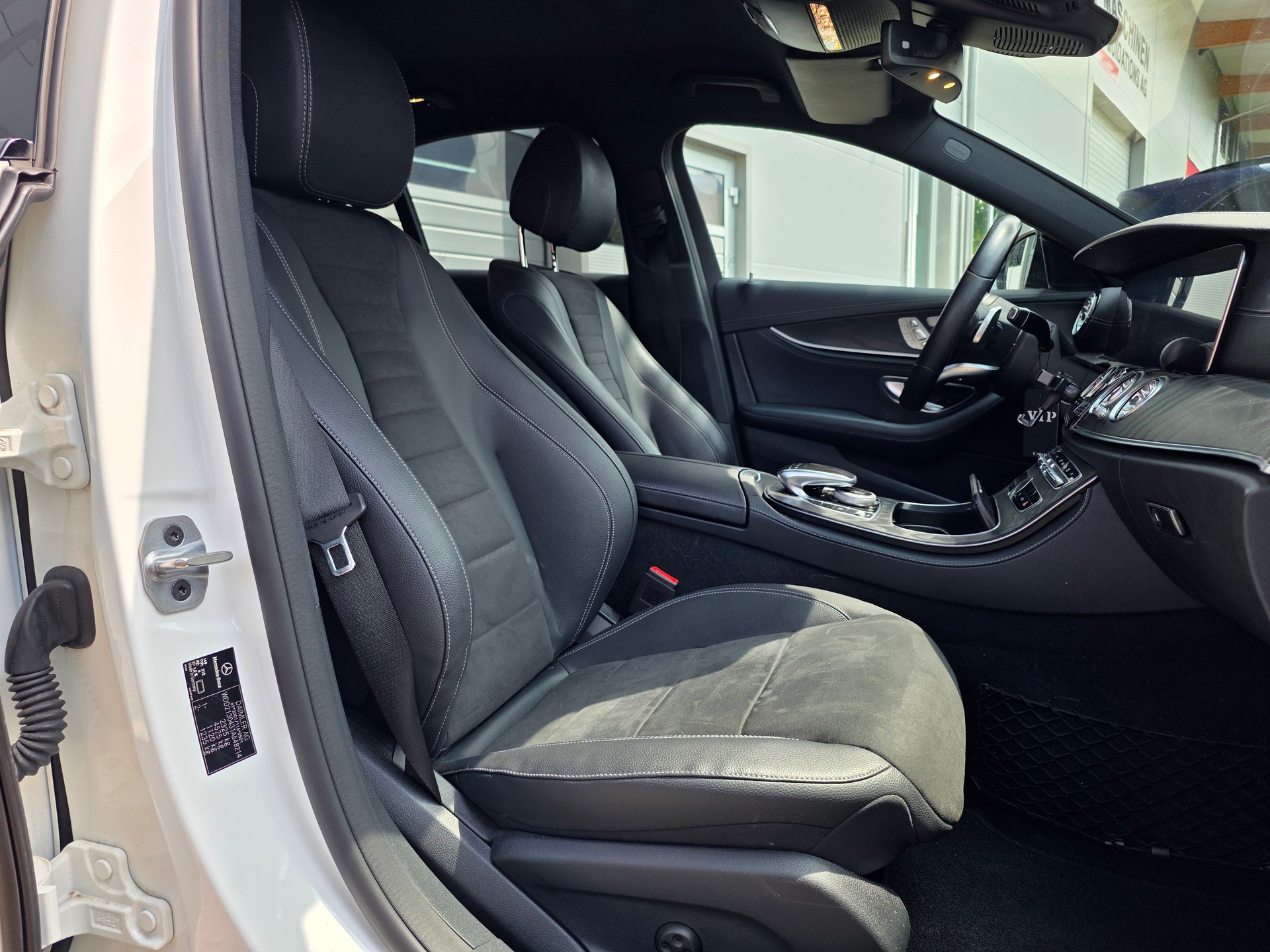 MERCEDES-BENZ E 200 AMG Line 4Matic 9G-Tronic ** E53 AMG UMBAU -TIEFER LEG. -20 ZOLL -BURMASTER -360° KAMERA -SAFETY + KOMFORT PAKET **-image-11