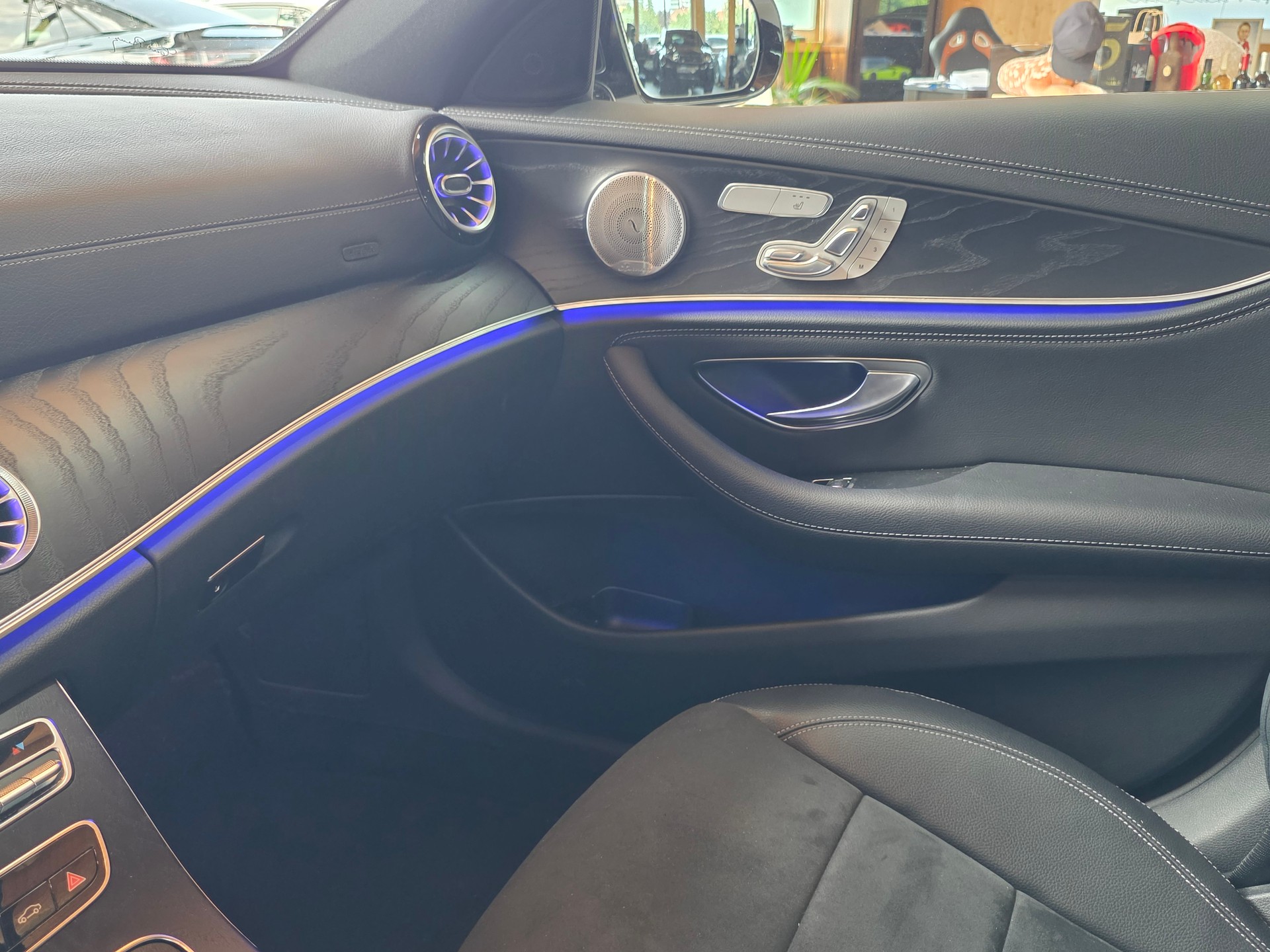 MERCEDES-BENZ E 200 AMG Line 4Matic 9G-Tronic ** E53 AMG UMBAU -TIEFER LEG. -20 ZOLL -BURMASTER -360° KAMERA -SAFETY + KOMFORT PAKET **-image-14