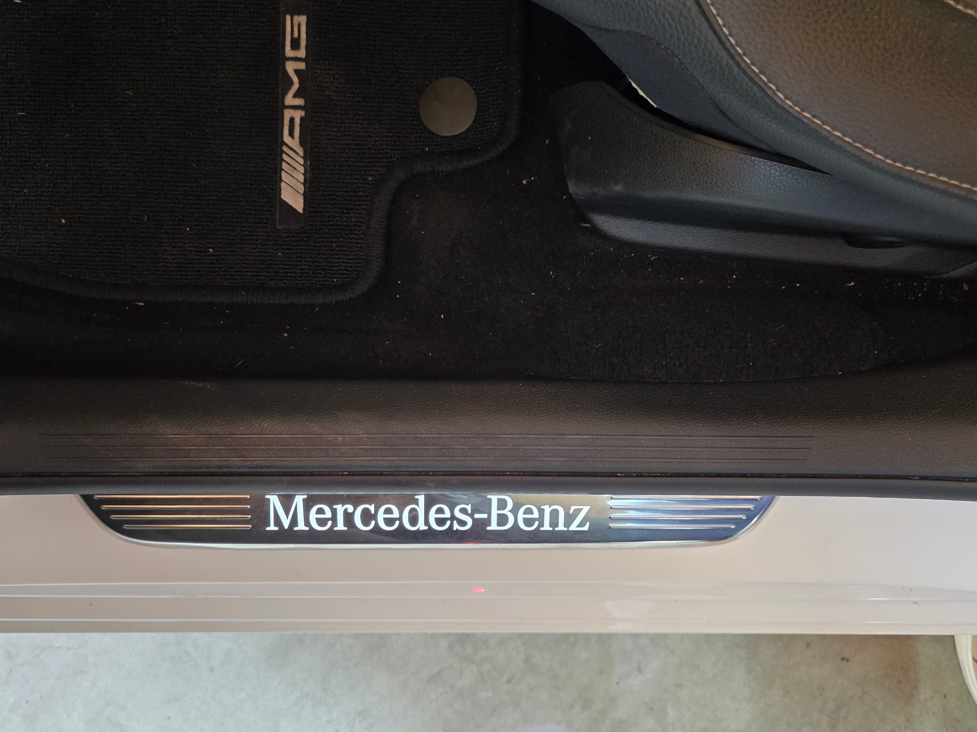 MERCEDES-BENZ E 200 AMG Line 4Matic 9G-Tronic ** E53 AMG UMBAU -TIEFER LEG. -20 ZOLL -BURMASTER -360° KAMERA -SAFETY + KOMFORT PAKET **-image-17
