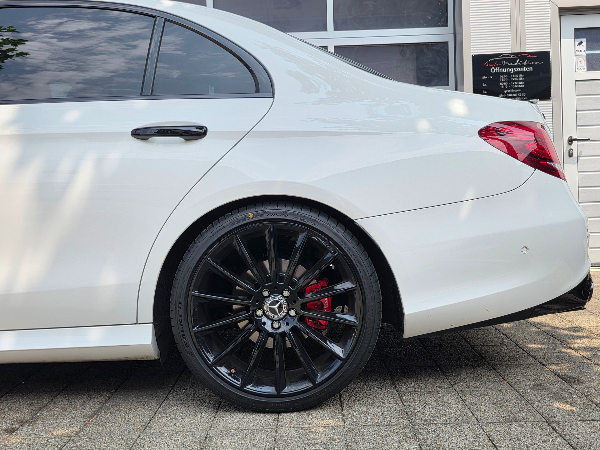 MERCEDES-BENZ E 200 AMG Line 4Matic 9G-Tronic ** E53 AMG UMBAU -TIEFER LEG. -20 ZOLL -BURMASTER -360° KAMERA -SAFETY + KOMFORT PAKET **-image-6