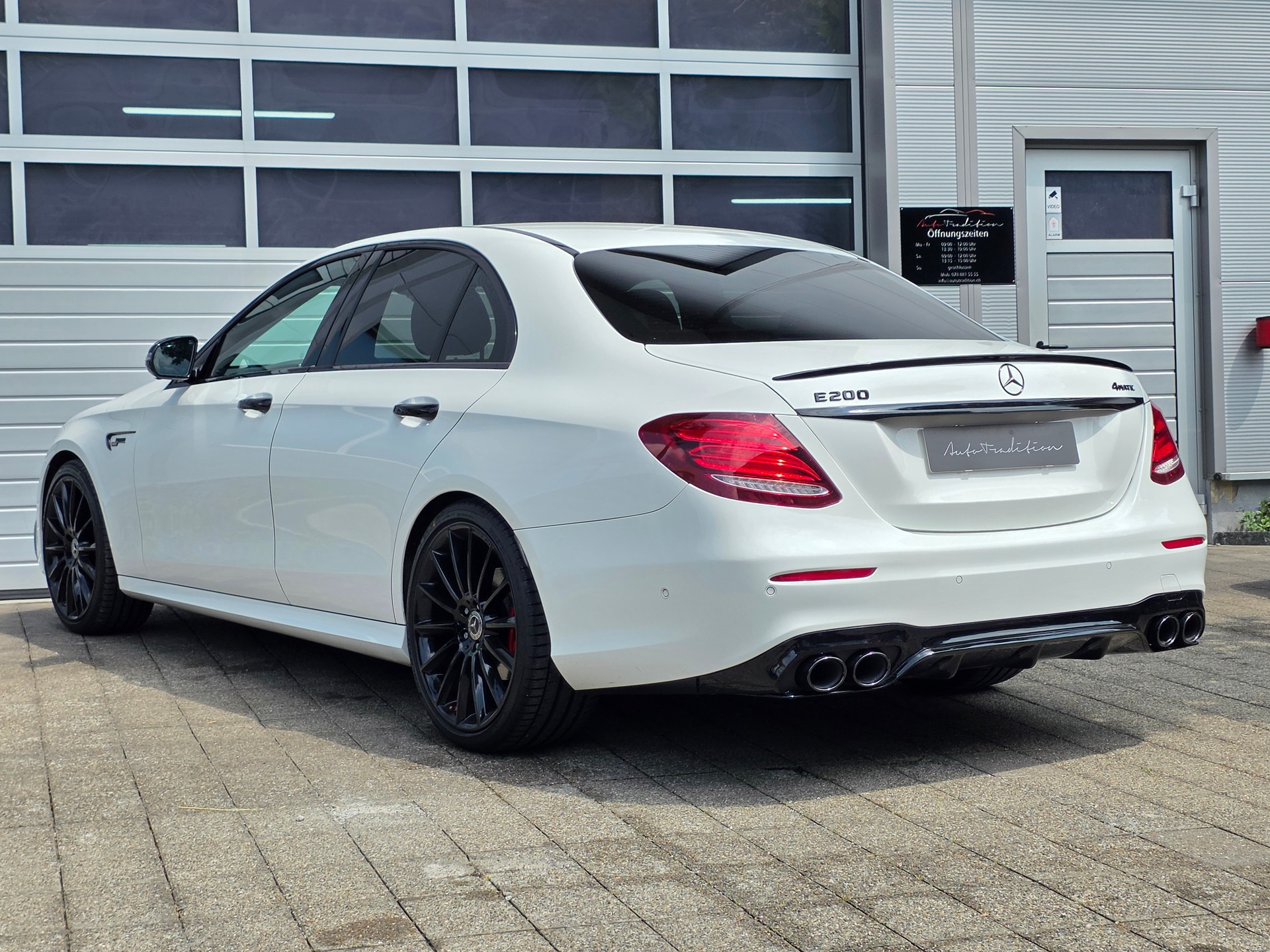 MERCEDES-BENZ E 200 AMG Line 4Matic 9G-Tronic ** E53 AMG UMBAU -TIEFER LEG. -20 ZOLL -BURMASTER -360° KAMERA -SAFETY + KOMFORT PAKET **-showroom-element-3