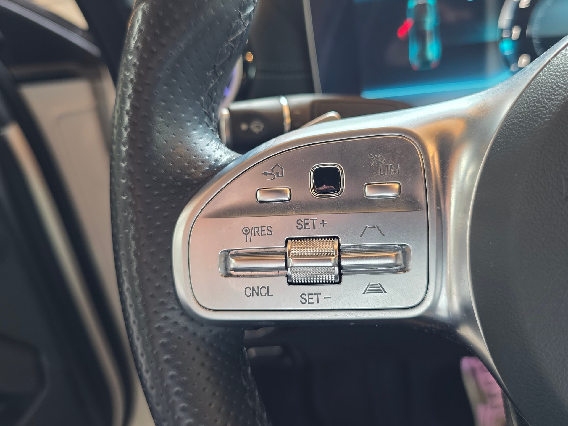 MERCEDES-BENZ E 200 AMG Line 4Matic 9G-Tronic ** E53 AMG UMBAU -TIEFER LEG. -20 ZOLL -BURMASTER -360° KAMERA -SAFETY + KOMFORT PAKET **-image-29