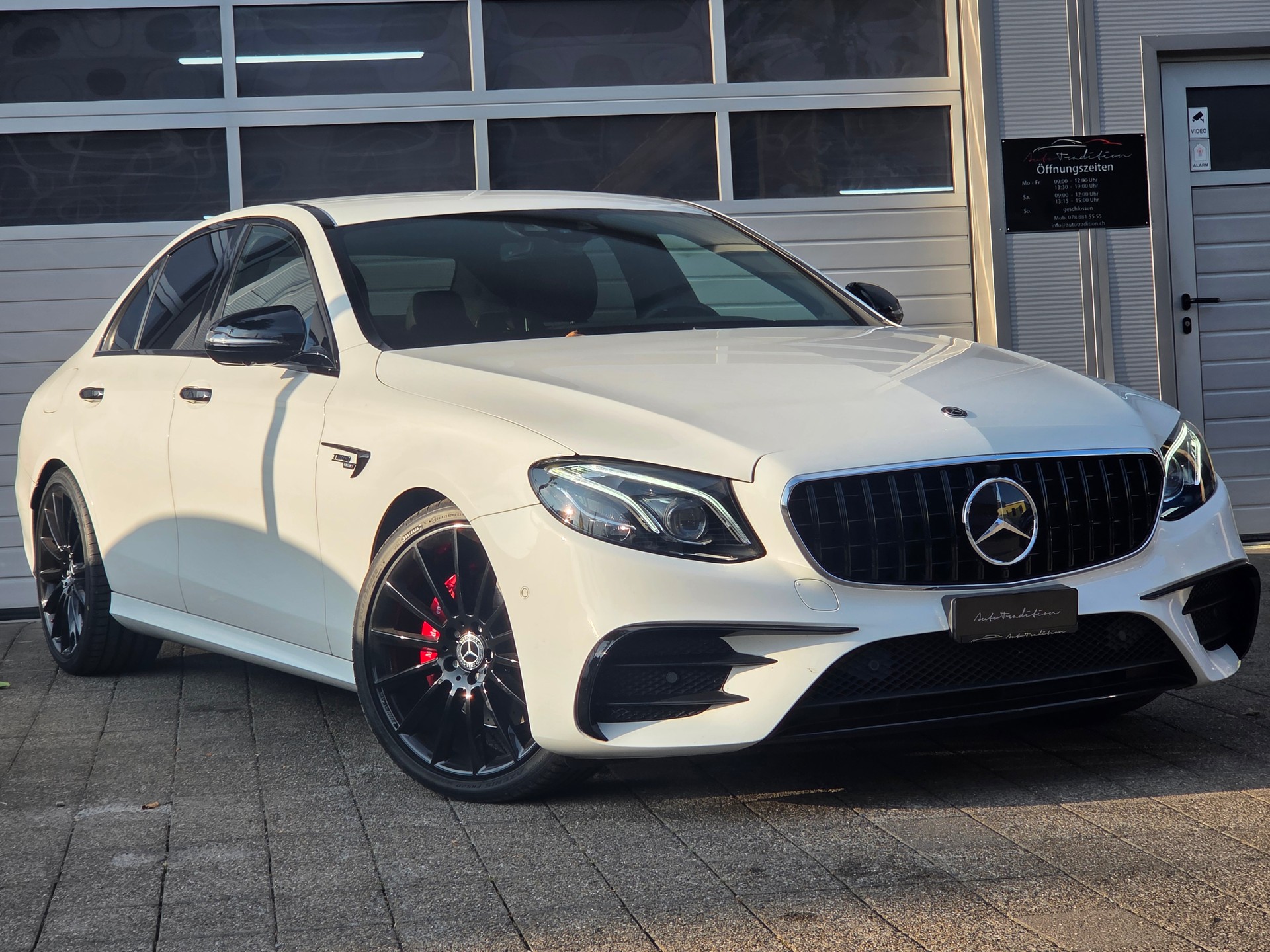 MERCEDES-BENZ E 200 AMG Line 4Matic 9G-Tronic ** E53 AMG UMBAU -TIEFER LEG. -20 ZOLL -BURMASTER -360° KAMERA -SAFETY + KOMFORT PAKET **-showroom-element-2