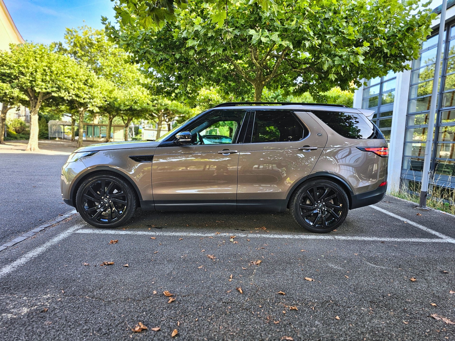 LAND ROVER Discovery 2.0 SD4 HSE Luxury Automatic-image-3