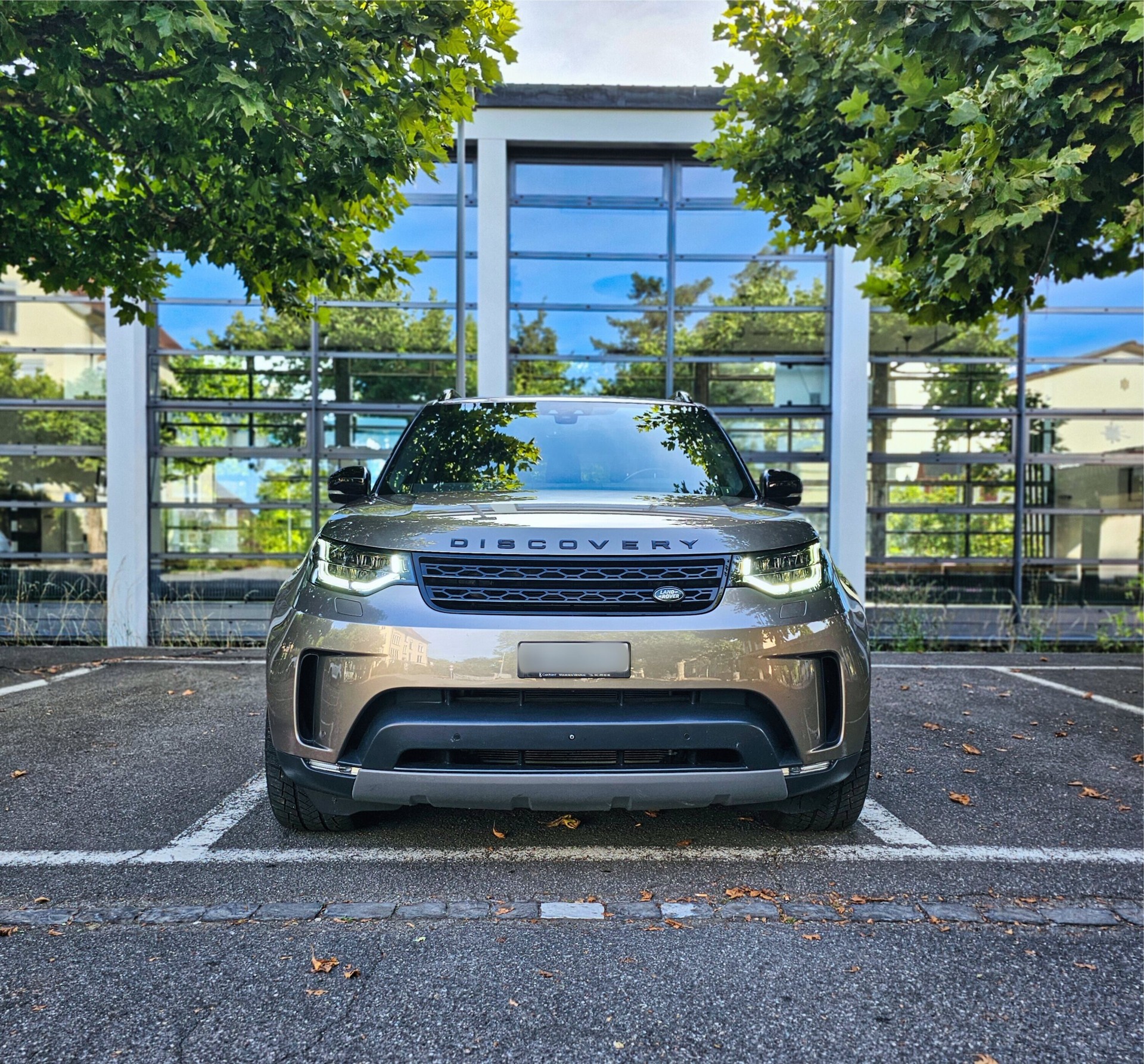 LAND ROVER Discovery 2.0 SD4 HSE Luxury Automatic-image-2