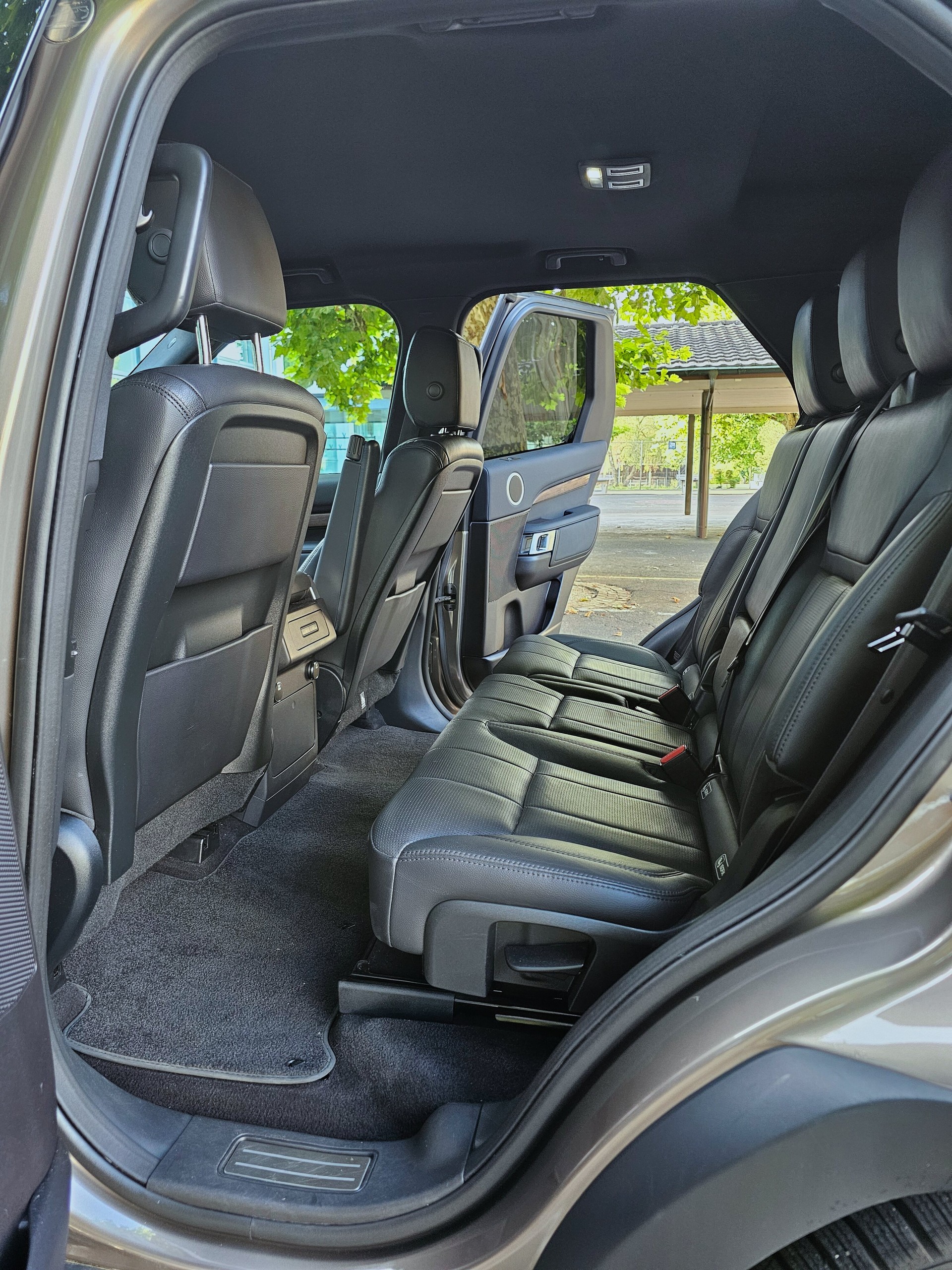 LAND ROVER Discovery 2.0 SD4 HSE Luxury Automatic-image-10