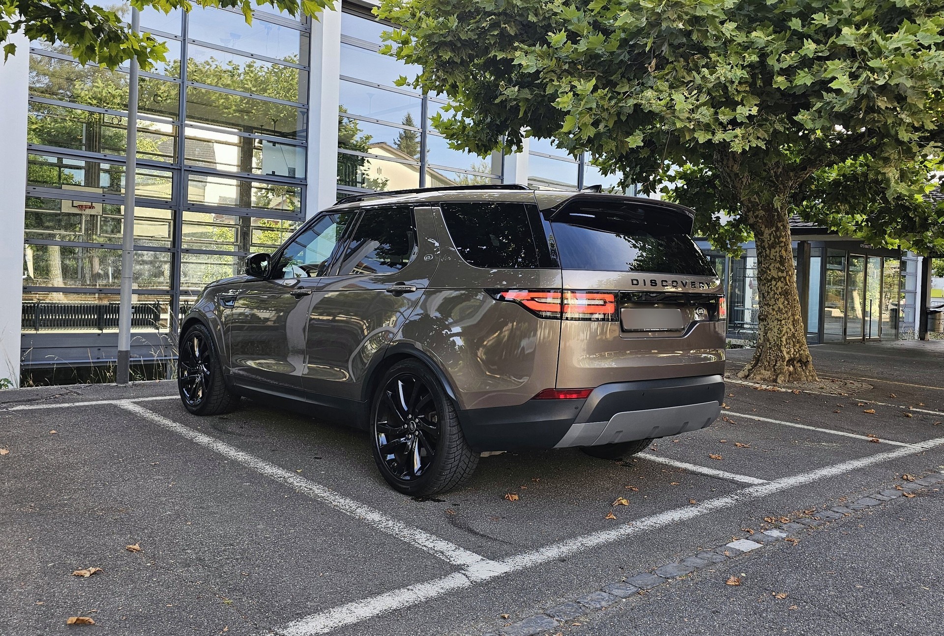LAND ROVER Discovery 2.0 SD4 HSE Luxury Automatic-image-4