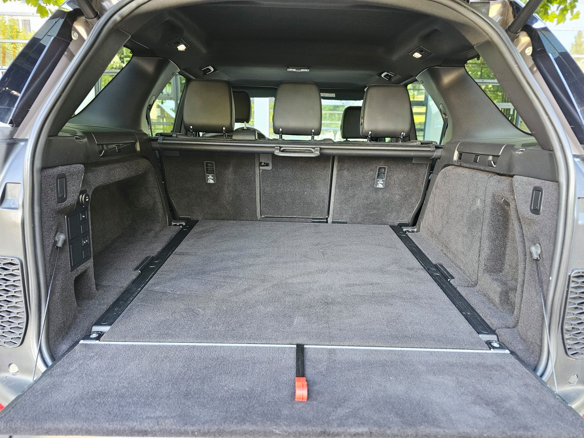 LAND ROVER Discovery 2.0 SD4 HSE Luxury Automatic-image-11