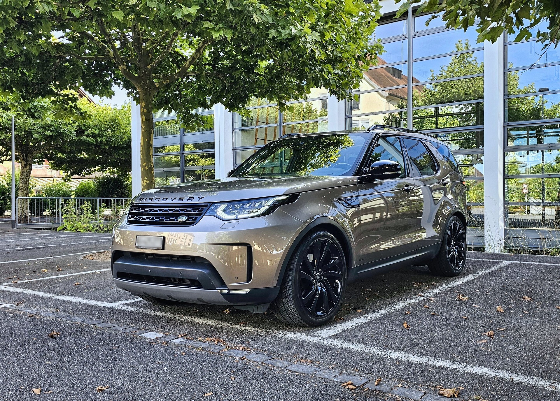 LAND ROVER Discovery 2.0 SD4 HSE Luxury Automatic-image-0