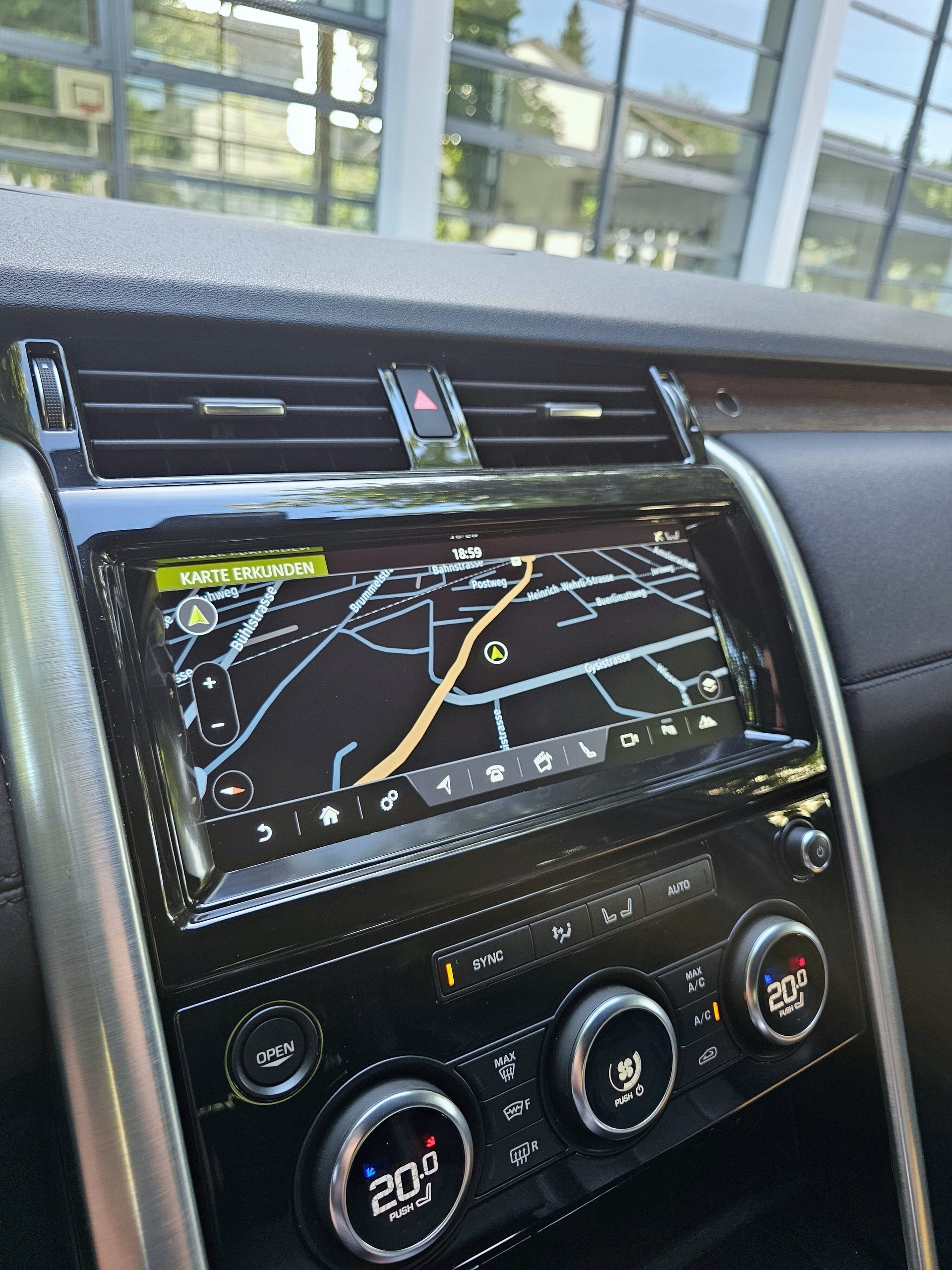 LAND ROVER Discovery 2.0 SD4 HSE Luxury Automatic-image-13