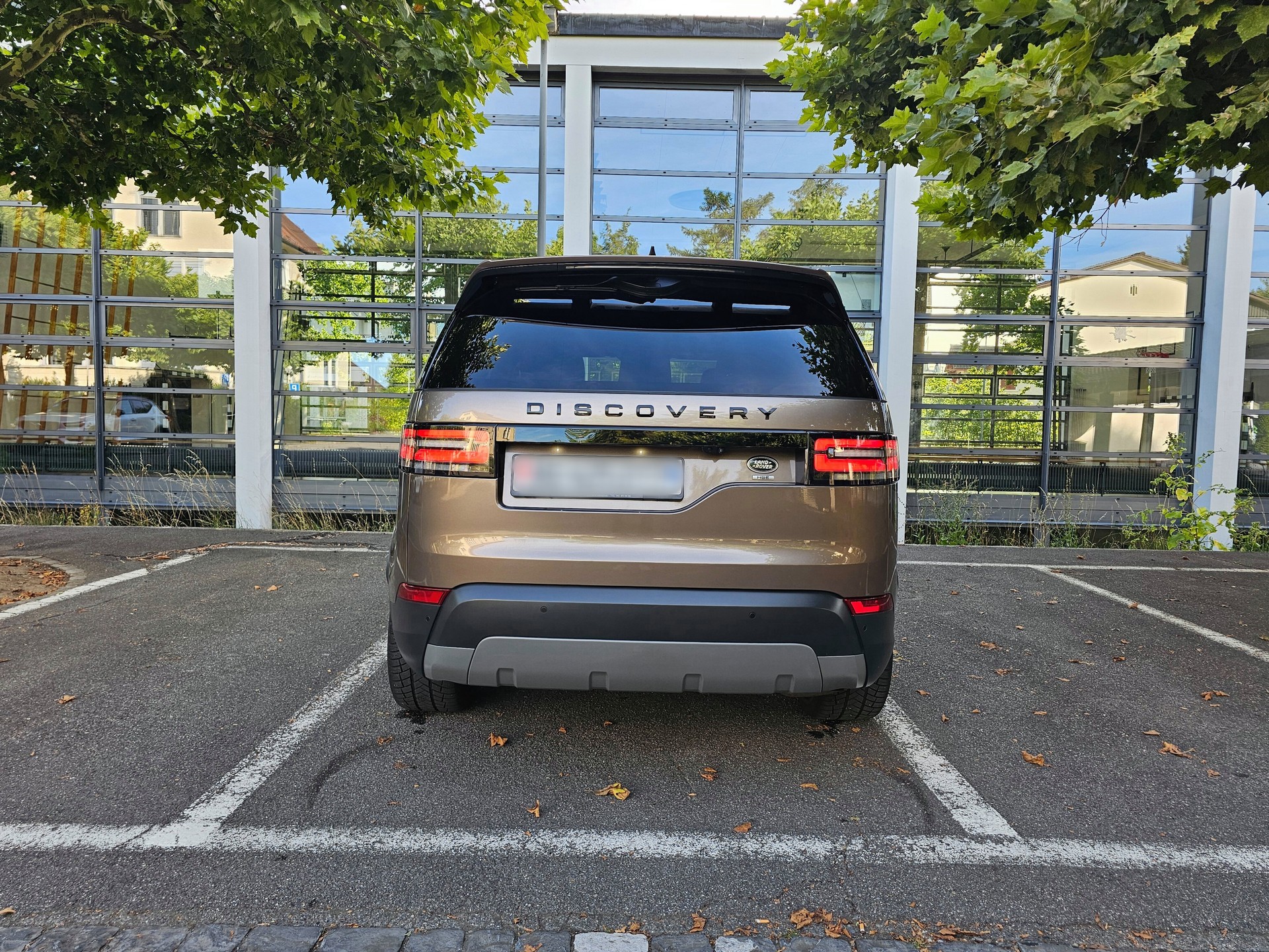 LAND ROVER Discovery 2.0 SD4 HSE Luxury Automatic-image-5