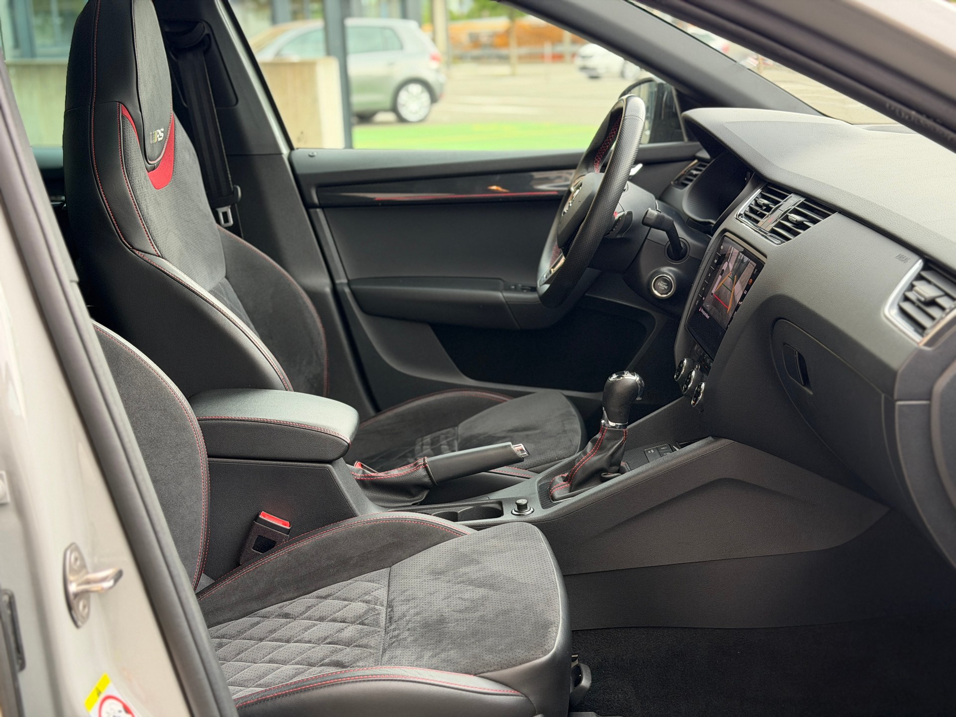 SKODA Octavia Combi 2.0 TDI RS 4x4 DSG-image-22