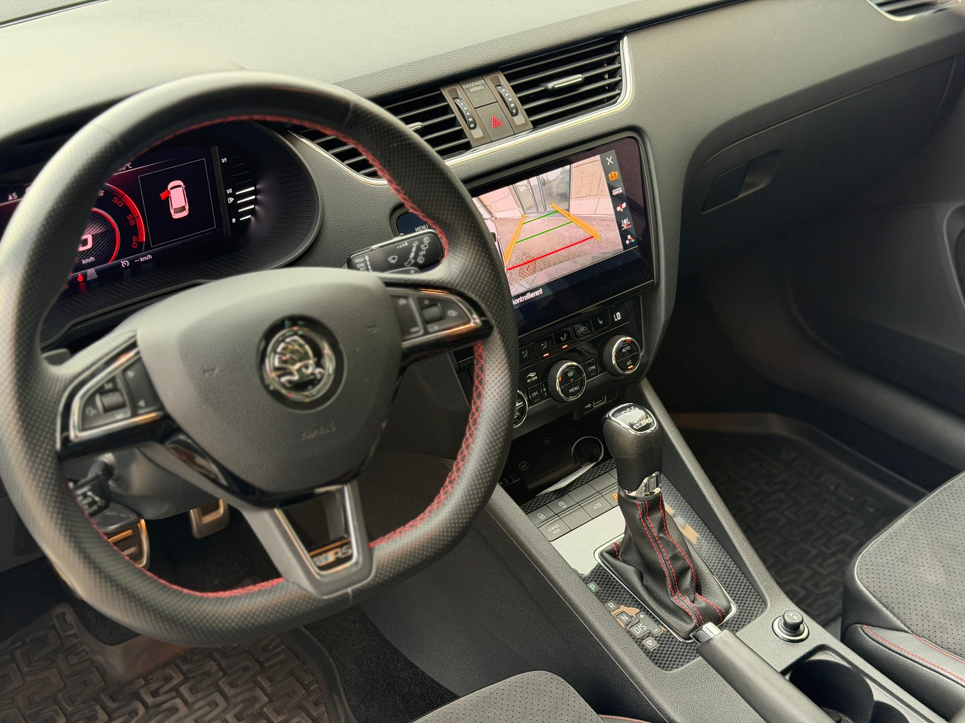 SKODA Octavia Combi 2.0 TDI RS 4x4 DSG-image-13
