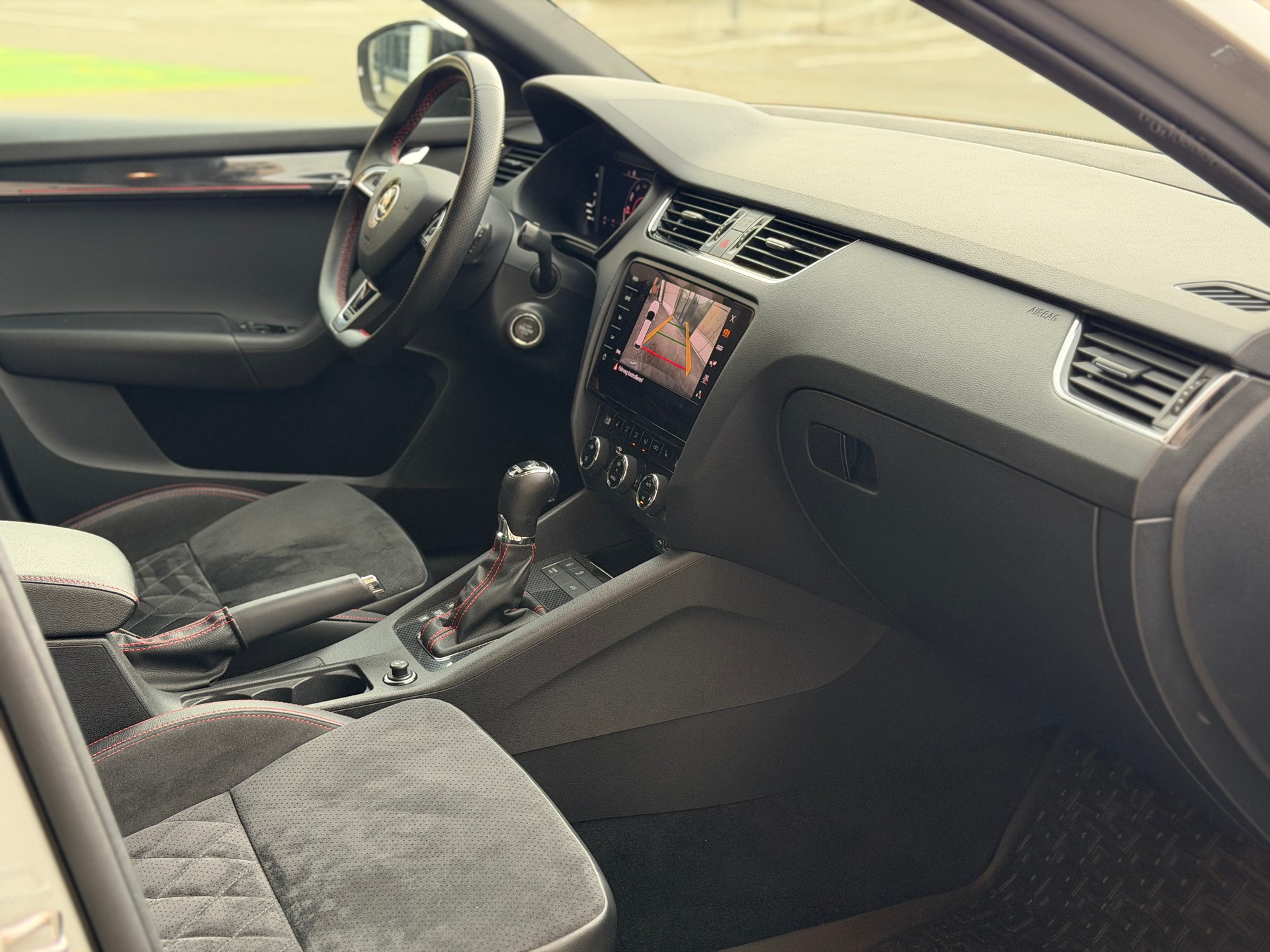 SKODA Octavia Combi 2.0 TDI RS 4x4 DSG-image-23