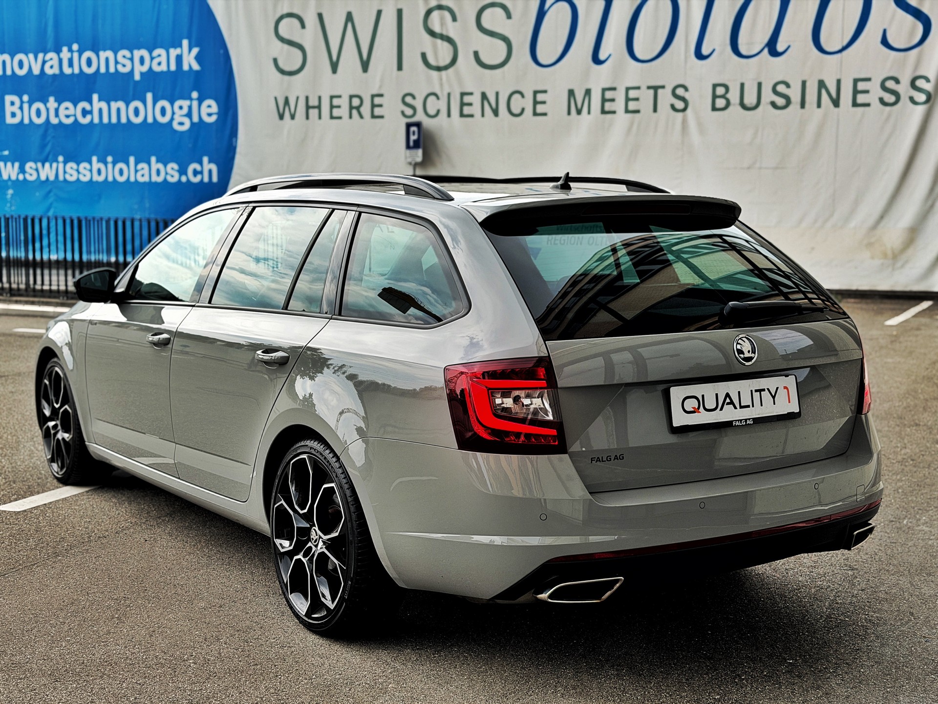 SKODA Octavia Combi 2.0 TDI RS 4x4 DSG-image-2
