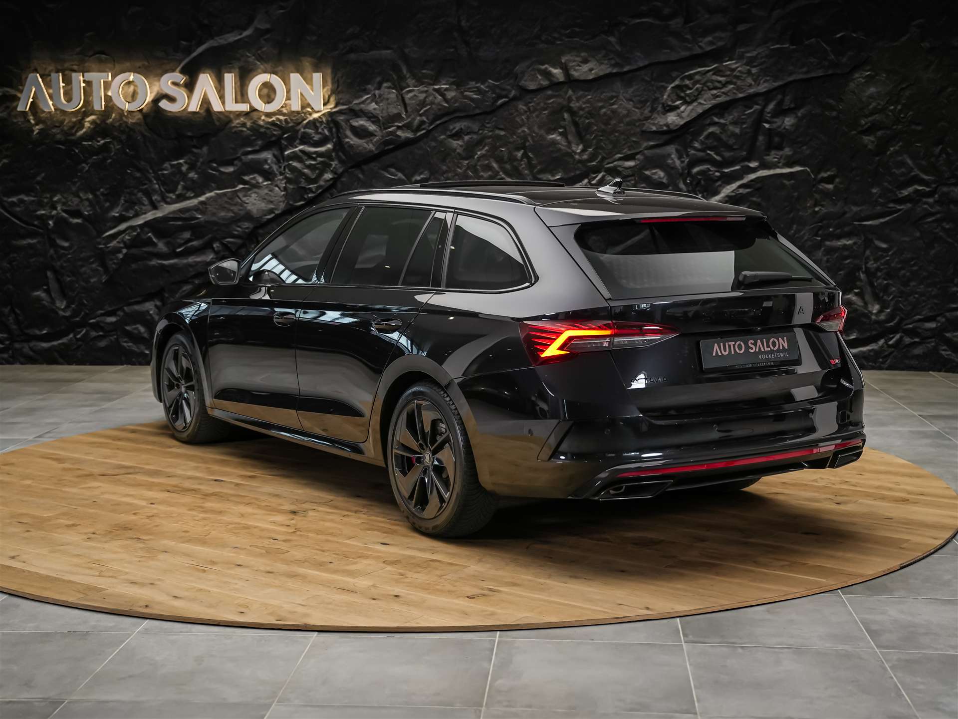 SKODA Octavia Combi 2.0 TSI DSG RS *Panorama*Canton Sound*Head-Up*-image-2