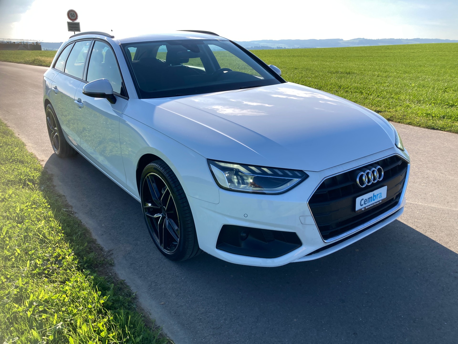 AUDI A4 Avant 35 TDI S-tronic-image-1