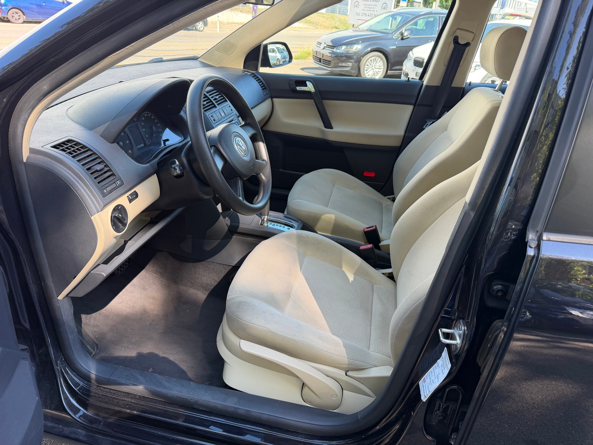 VW Polo 1.4 16V Trendline-image-9