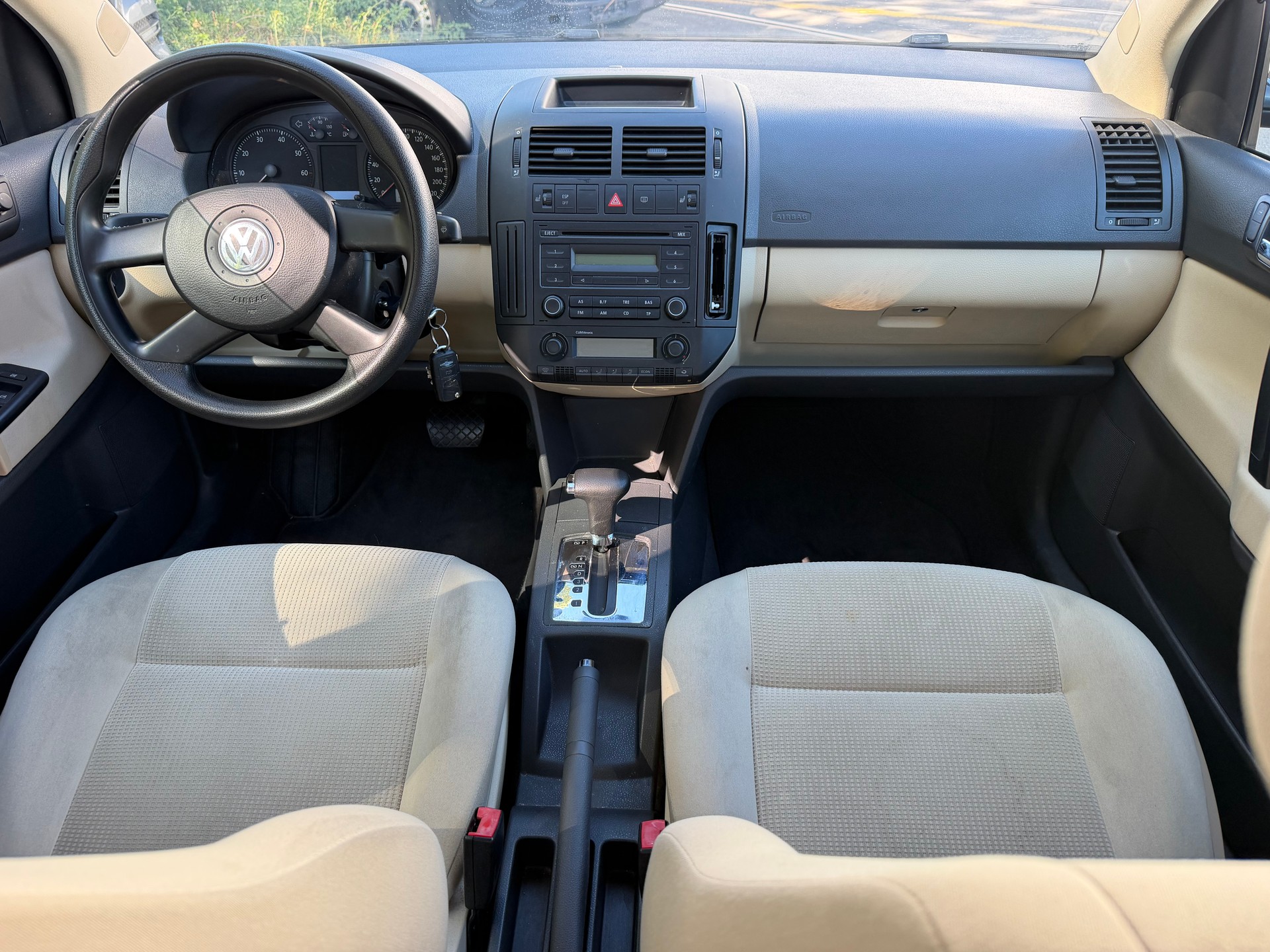 VW Polo 1.4 16V Trendline-image-8