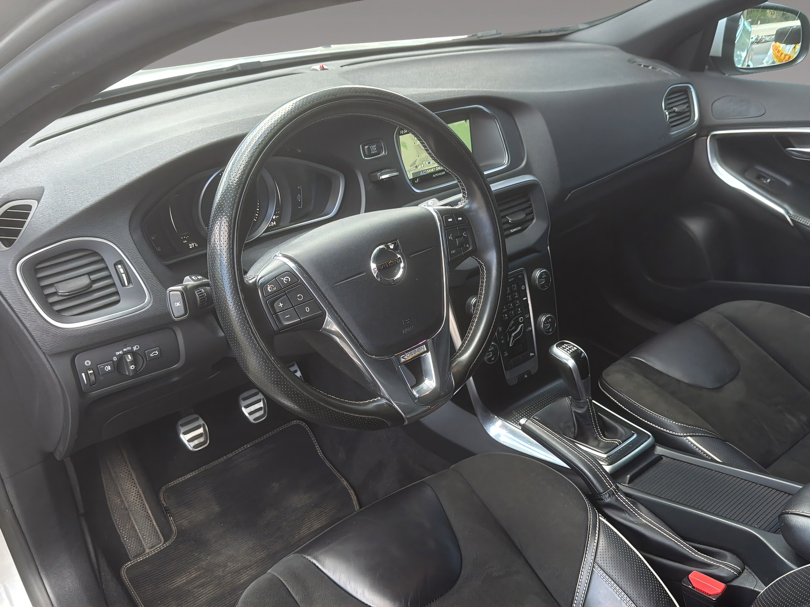 VOLVO V40 2.0 T2 Kinetic R-Design S/S-image-7