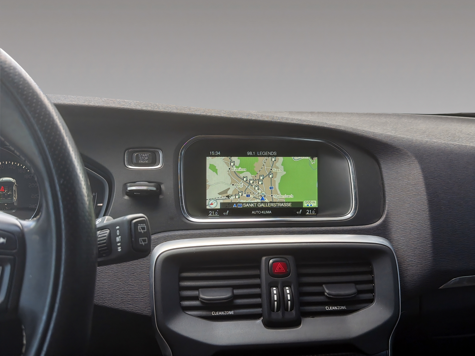 VOLVO V40 2.0 T2 Kinetic R-Design S/S-image-11