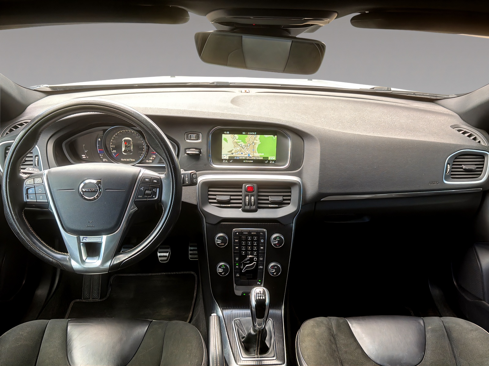 VOLVO V40 2.0 T2 Kinetic R-Design S/S-image-6