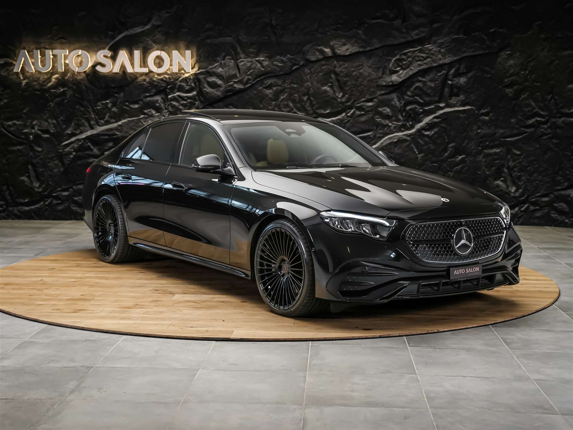 MERCEDES-BENZ E 220 d AMG Line *Superscreen*21" Felgen*Panorama-image-5