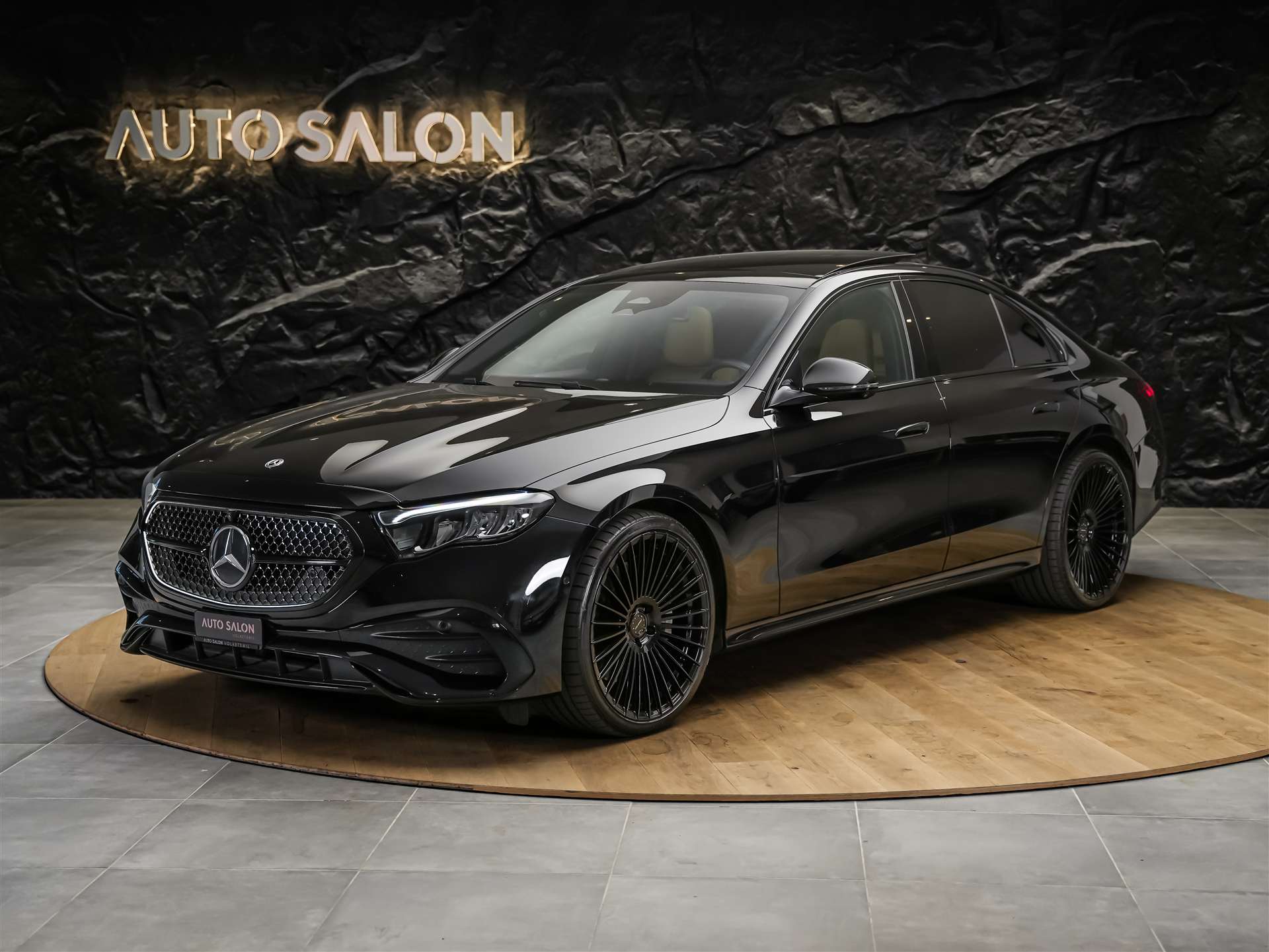 MERCEDES-BENZ E 220 d AMG Line *Superscreen*21" Felgen*Panorama-image-0
