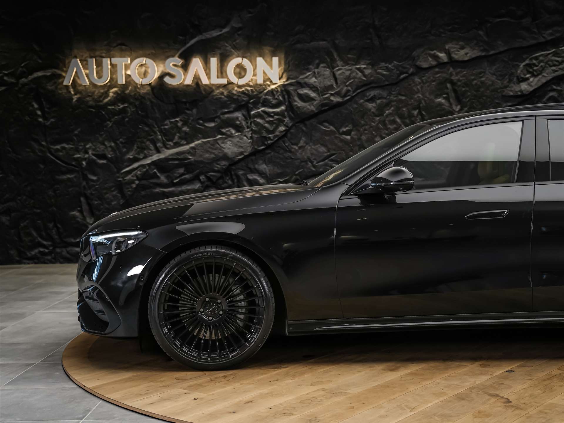 MERCEDES-BENZ E 220 d AMG Line *Superscreen*21" Felgen*Panorama-image-15
