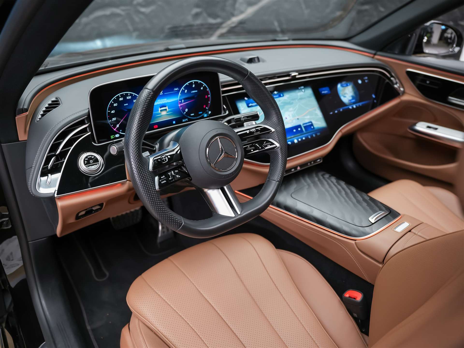 MERCEDES-BENZ E 220 d AMG Line *Superscreen*21" Felgen*Panorama-image-7