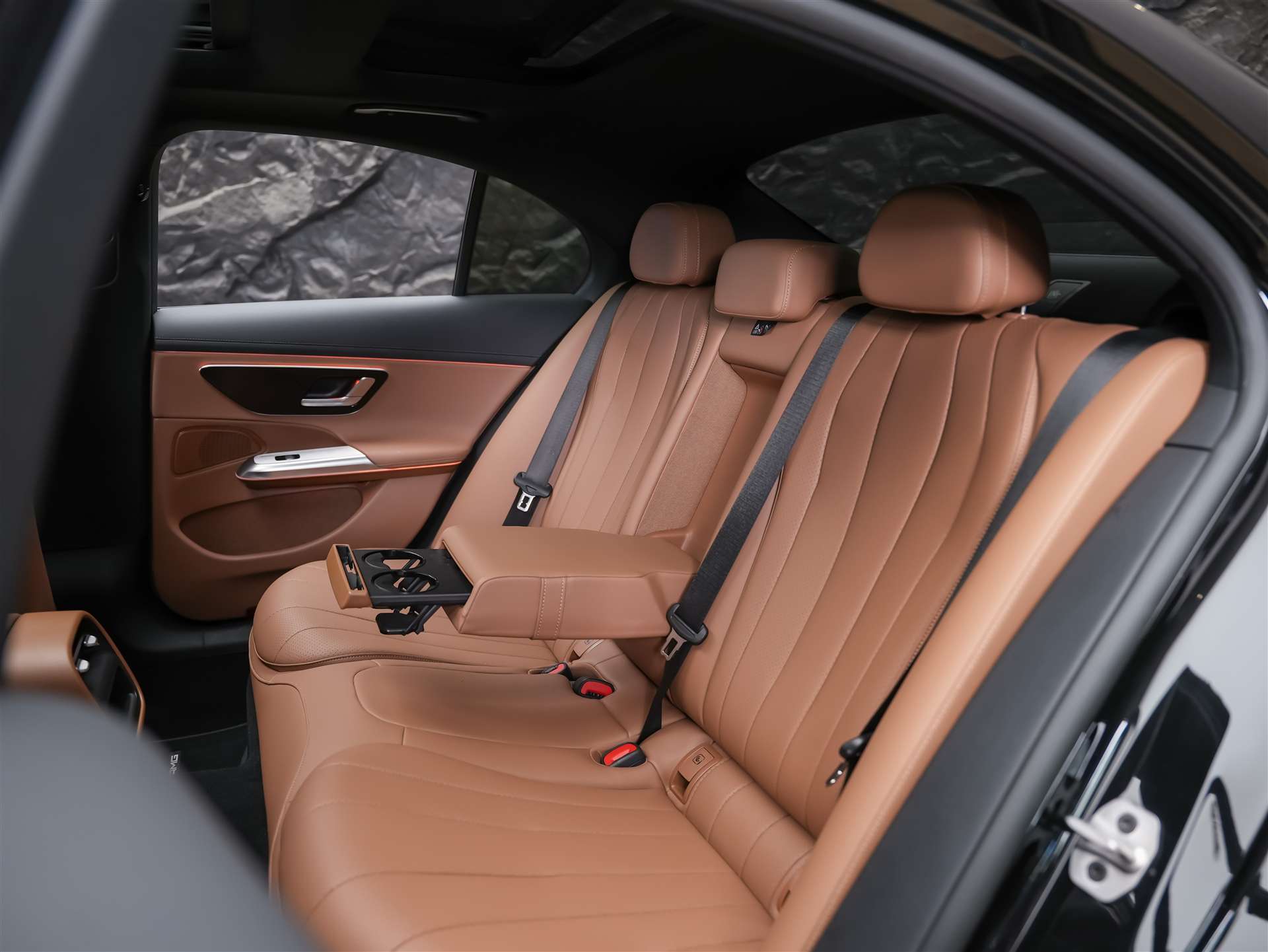 MERCEDES-BENZ E 220 d AMG Line *Superscreen*21" Felgen*Panorama-image-13