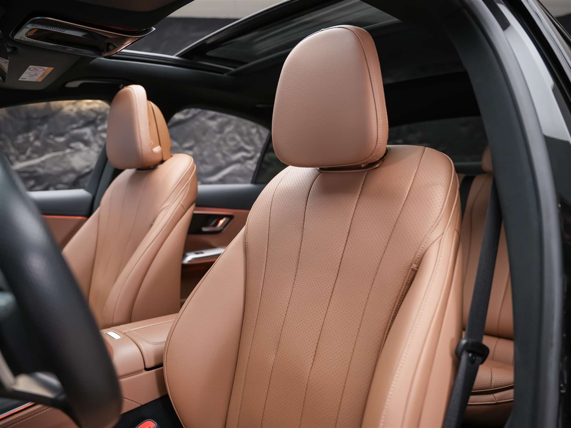 MERCEDES-BENZ E 220 d AMG Line *Superscreen*21" Felgen*Panorama-image-9