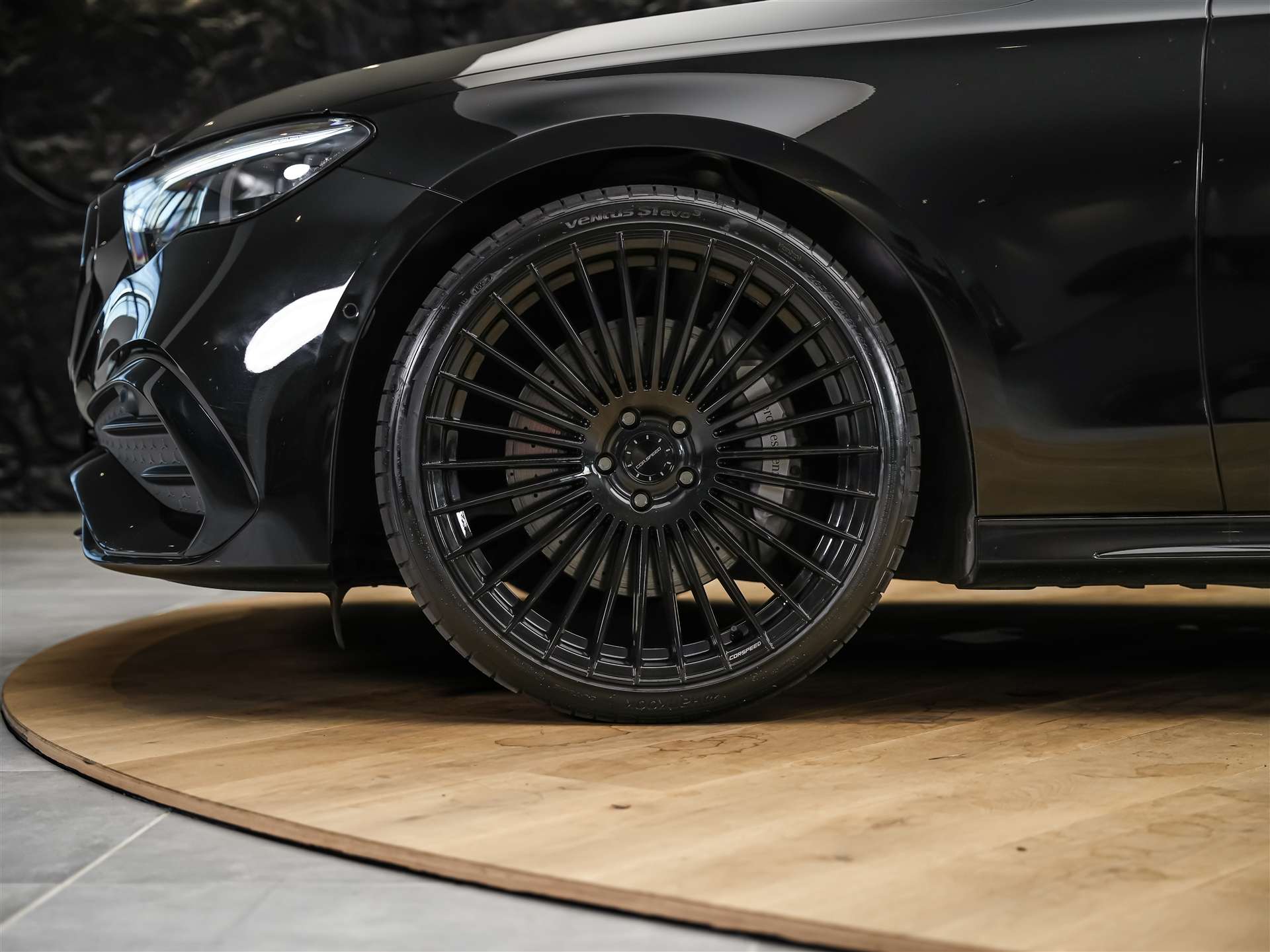 MERCEDES-BENZ E 220 d AMG Line *Superscreen*21" Felgen*Panorama-image-16