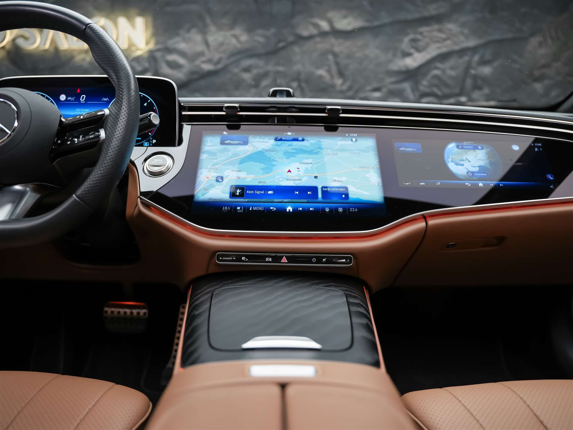 MERCEDES-BENZ E 220 d AMG Line *Superscreen*21" Felgen*Panorama-image-19