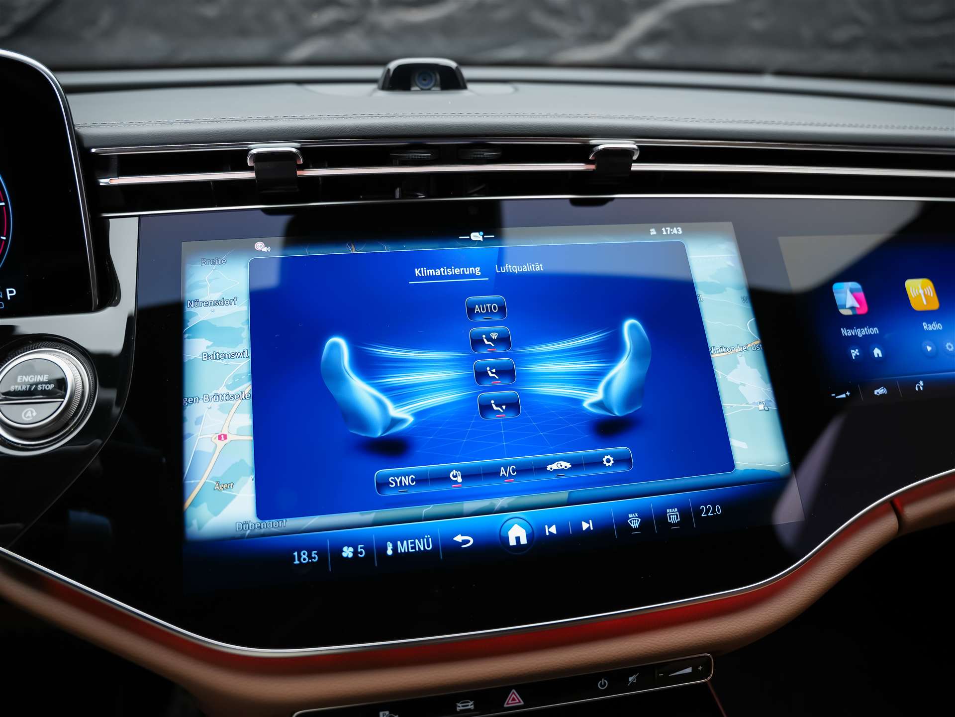 MERCEDES-BENZ E 220 d AMG Line *Superscreen*21" Felgen*Panorama-image-30